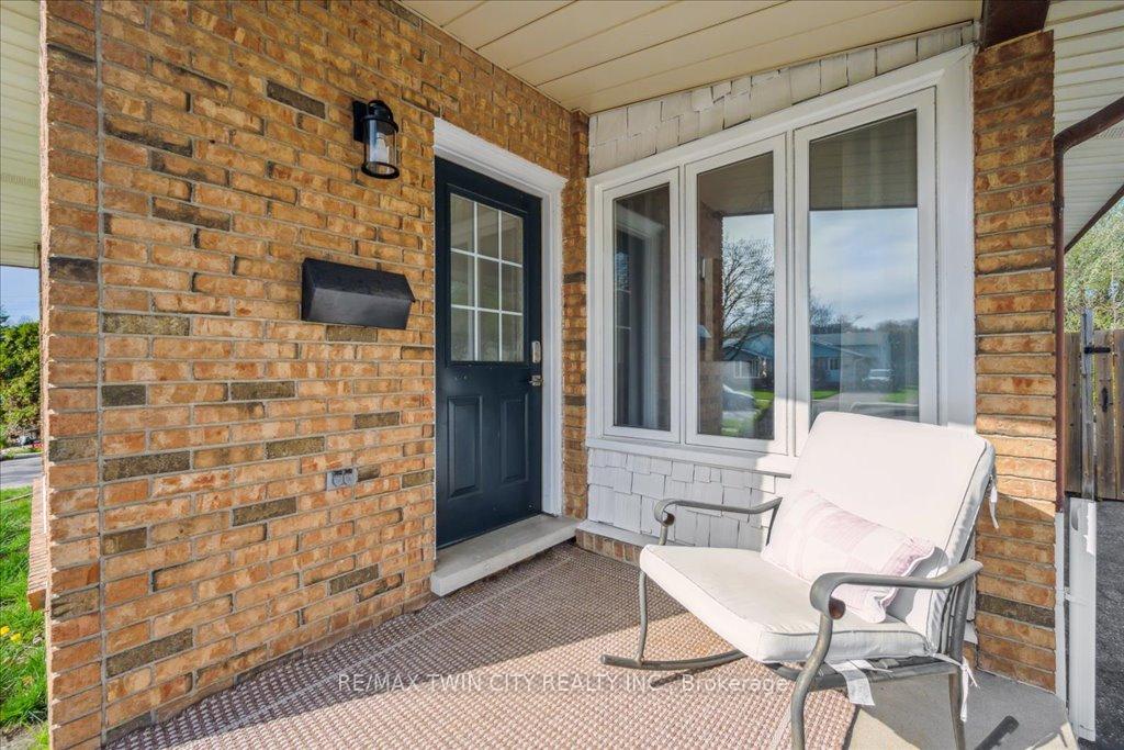Photo 5 of 130 Selkirk Drive, Kitchener, Alpine — HOMEH