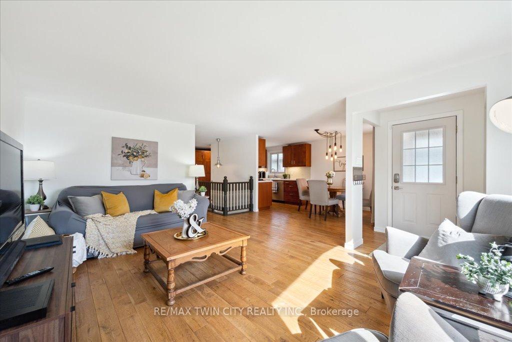 Photo 11 of 130 Selkirk Drive, Kitchener, Alpine — HOMEH