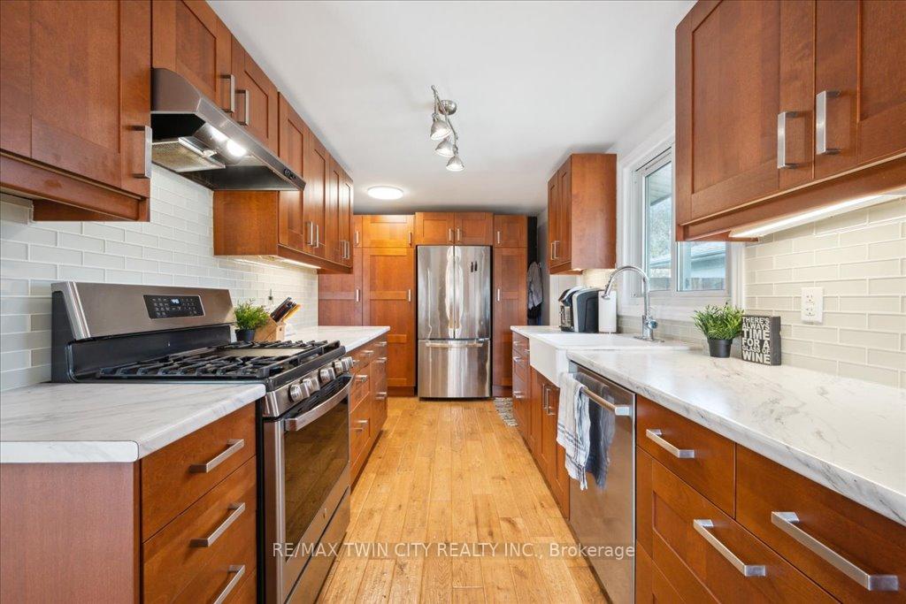 Photo 13 of 130 Selkirk Drive, Kitchener, Alpine — HOMEH