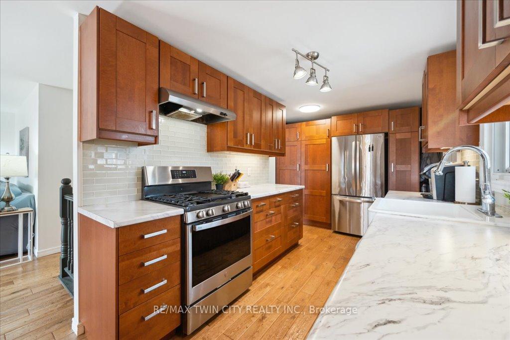 Photo 14 of 130 Selkirk Drive, Kitchener, Alpine — HOMEH