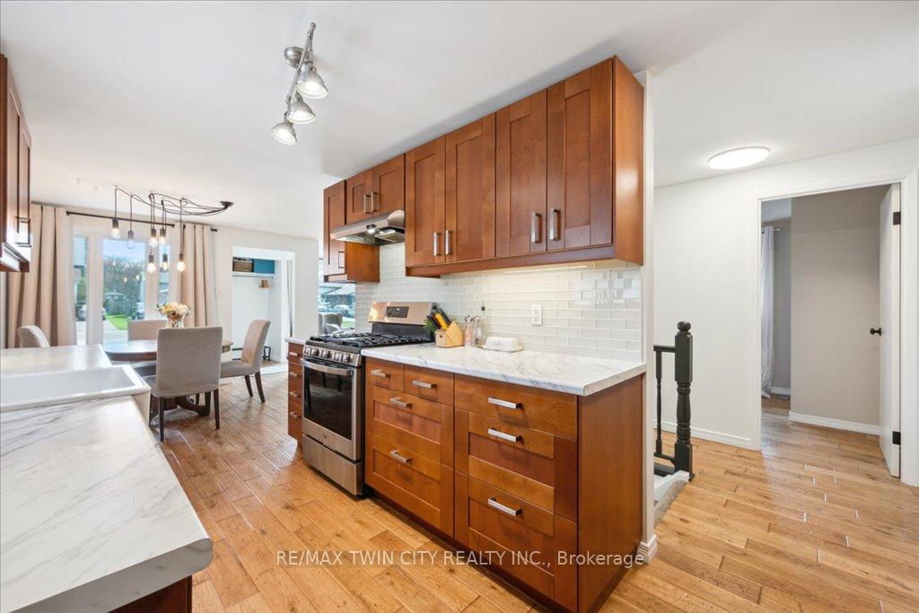 Photo 15 of 130 Selkirk Drive, Kitchener, Alpine — HOMEH