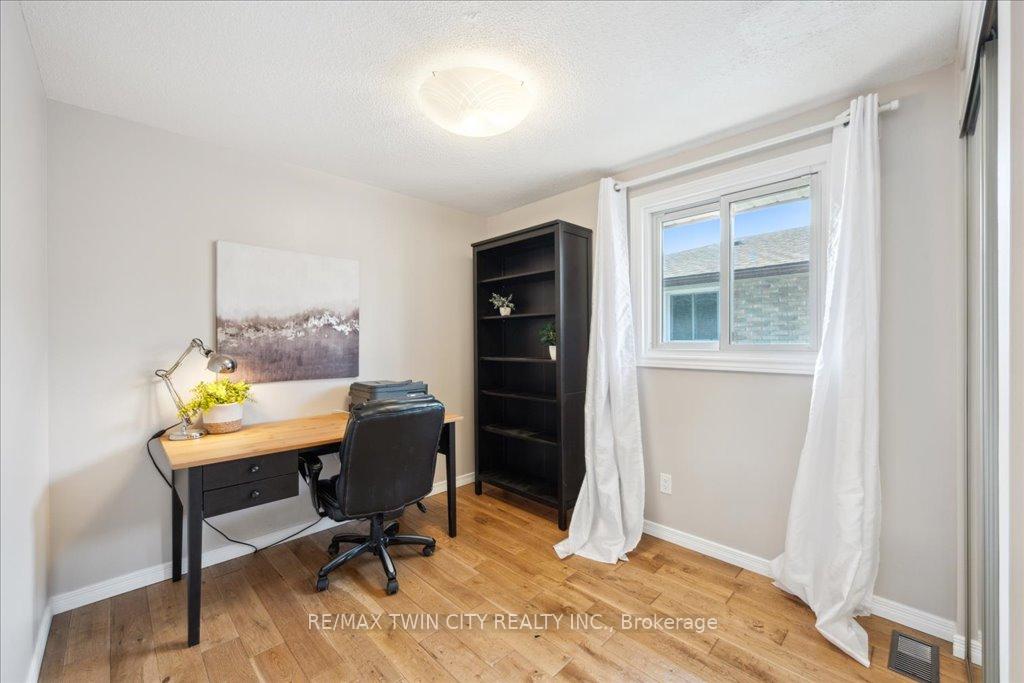 Photo 19 of 130 Selkirk Drive, Kitchener, Alpine — HOMEH