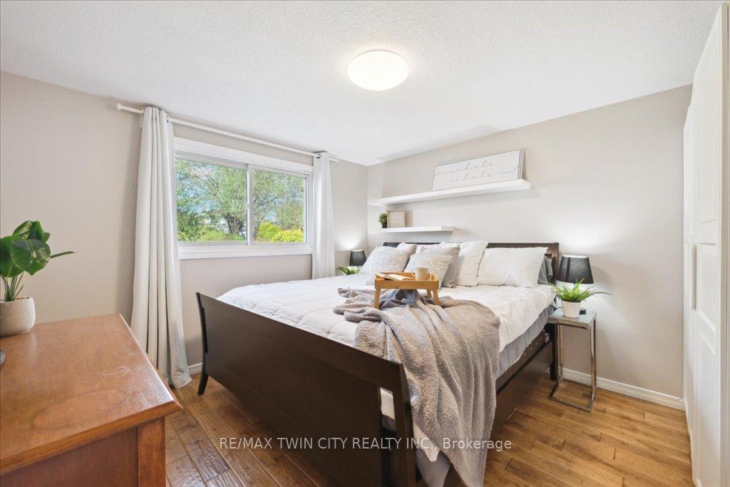 Photo 20 of 130 Selkirk Drive, Kitchener, Alpine — HOMEH