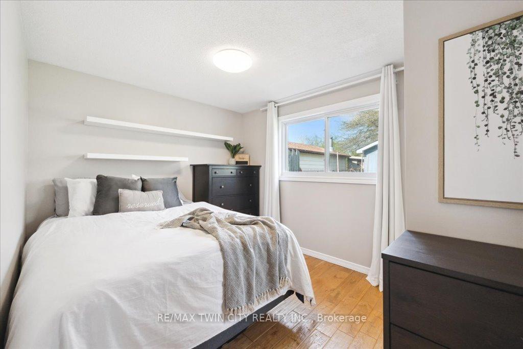 Photo 22 of 130 Selkirk Drive, Kitchener, Alpine — HOMEH