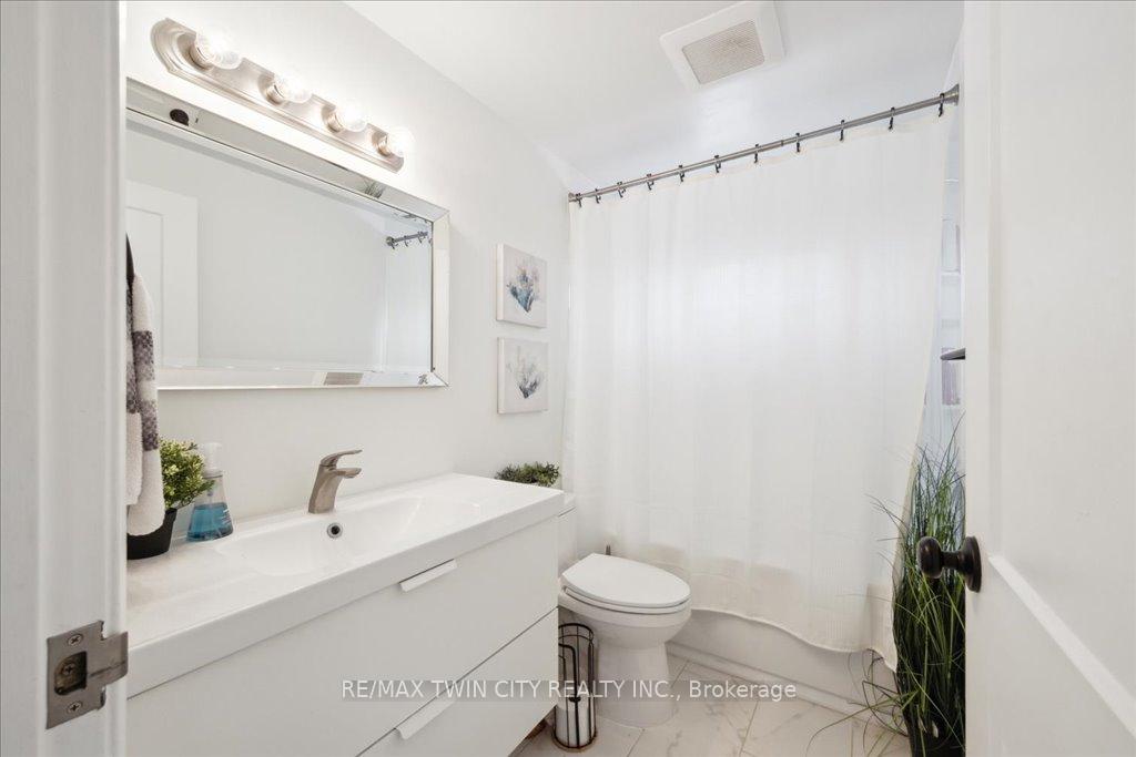 Photo 23 of 130 Selkirk Drive, Kitchener, Alpine — HOMEH
