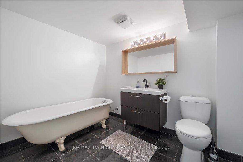 Photo 30 of 130 Selkirk Drive, Kitchener, Alpine — HOMEH