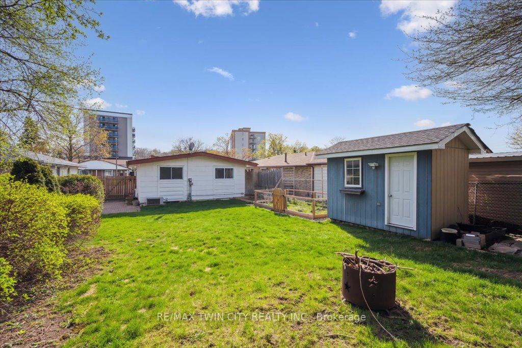 Photo 32 of 130 Selkirk Drive, Kitchener, Alpine — HOMEH