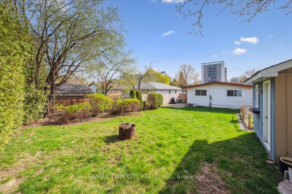 Photo 33 of 130 Selkirk Drive, Kitchener, Alpine — HOMEH