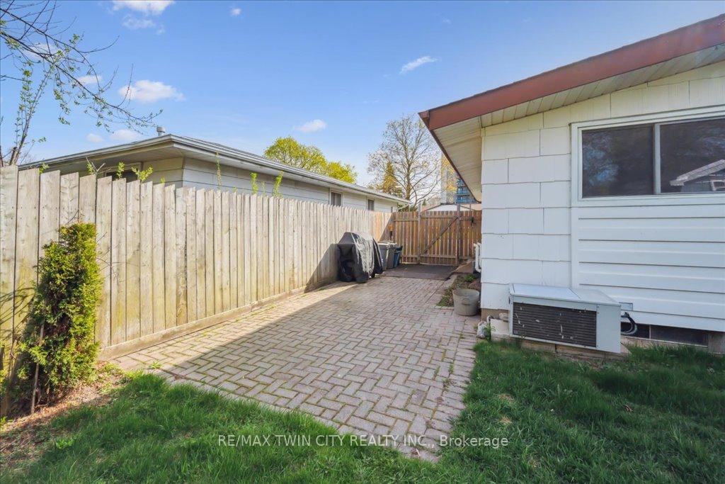 Photo 34 of 130 Selkirk Drive, Kitchener, Alpine — HOMEH