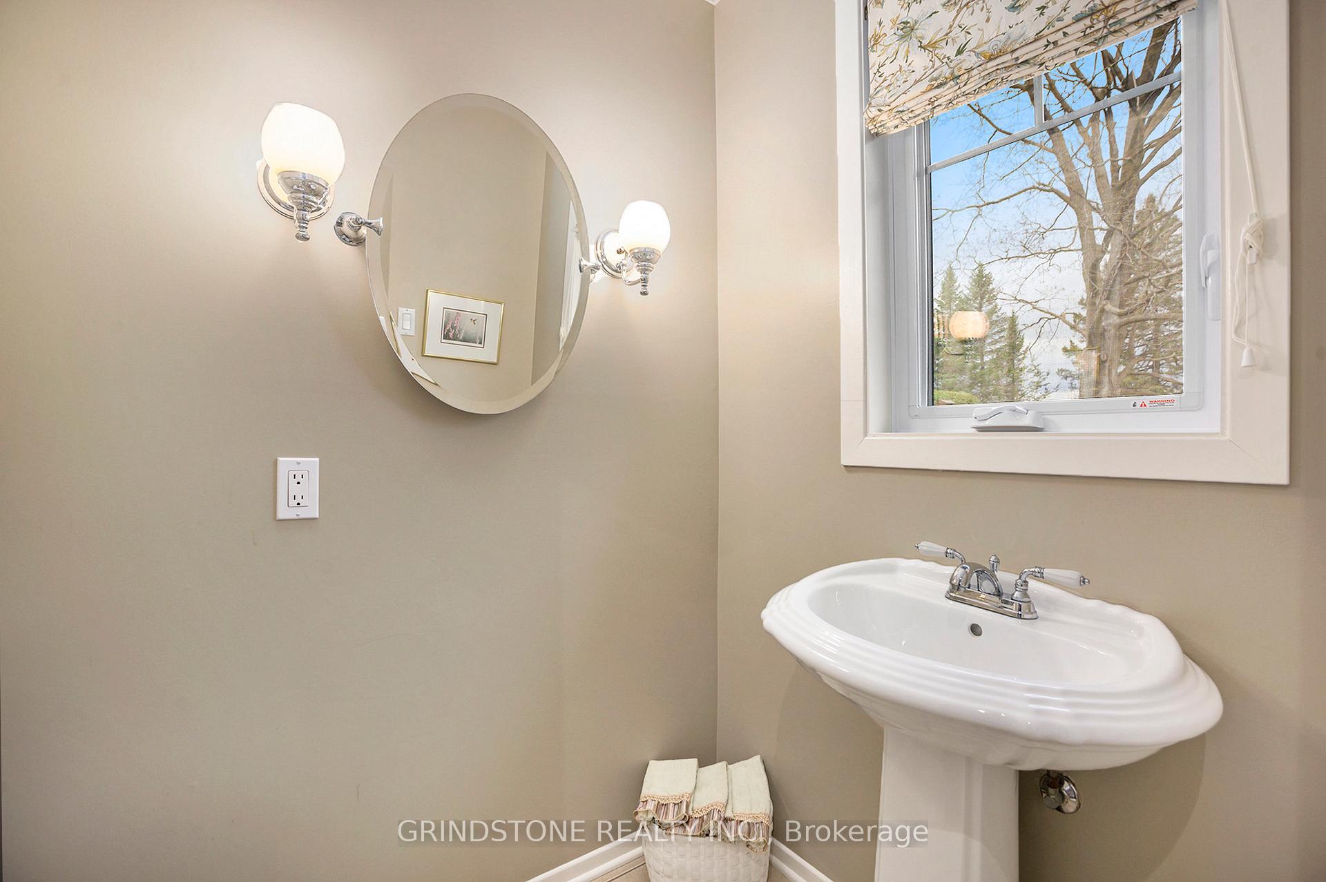 Photo 15 of 10 Barcham Crescent, Ottawa, Barrhaven - Hearts Desire — HOMEH