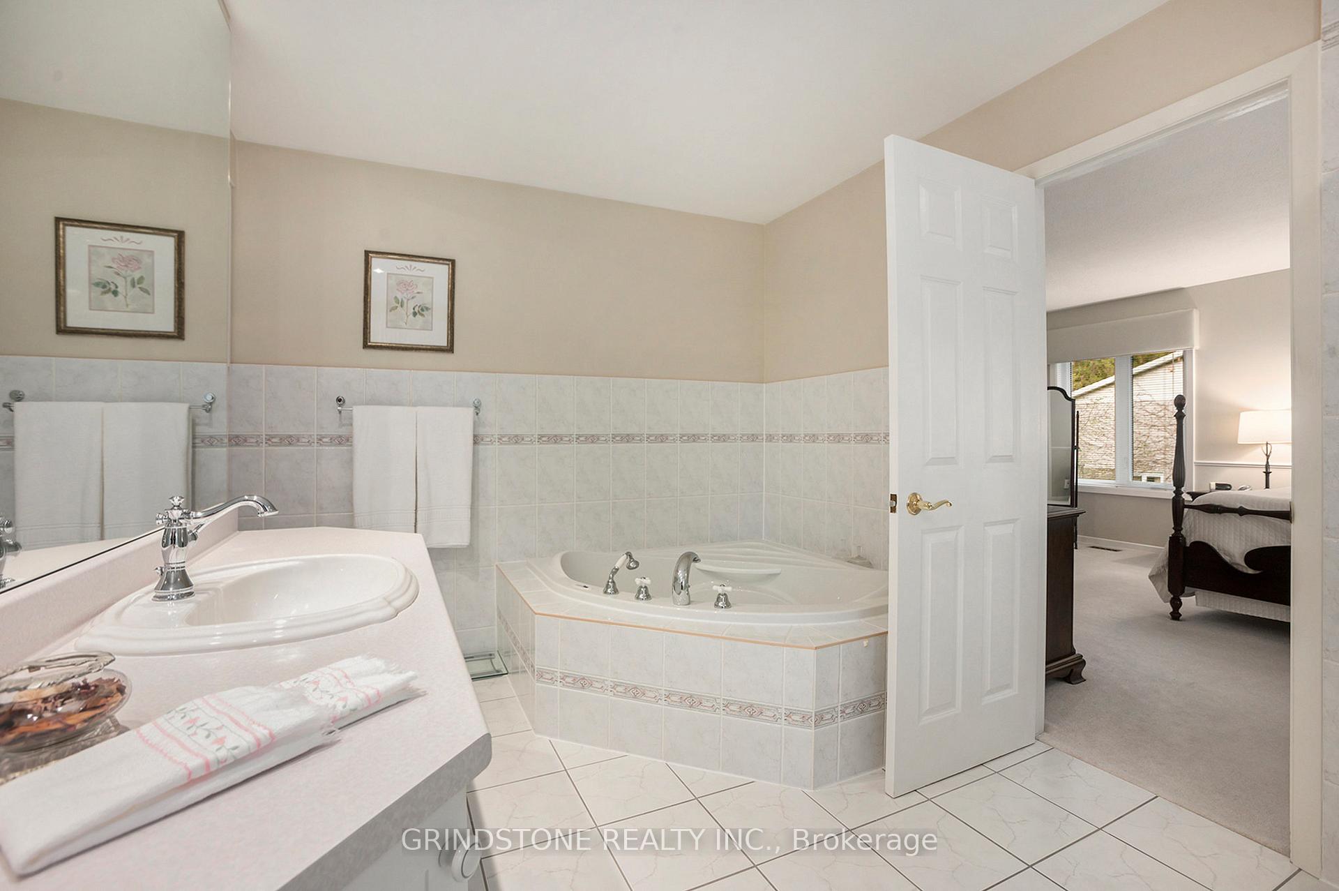 Photo 18 of 10 Barcham Crescent, Ottawa, Barrhaven - Hearts Desire — HOMEH