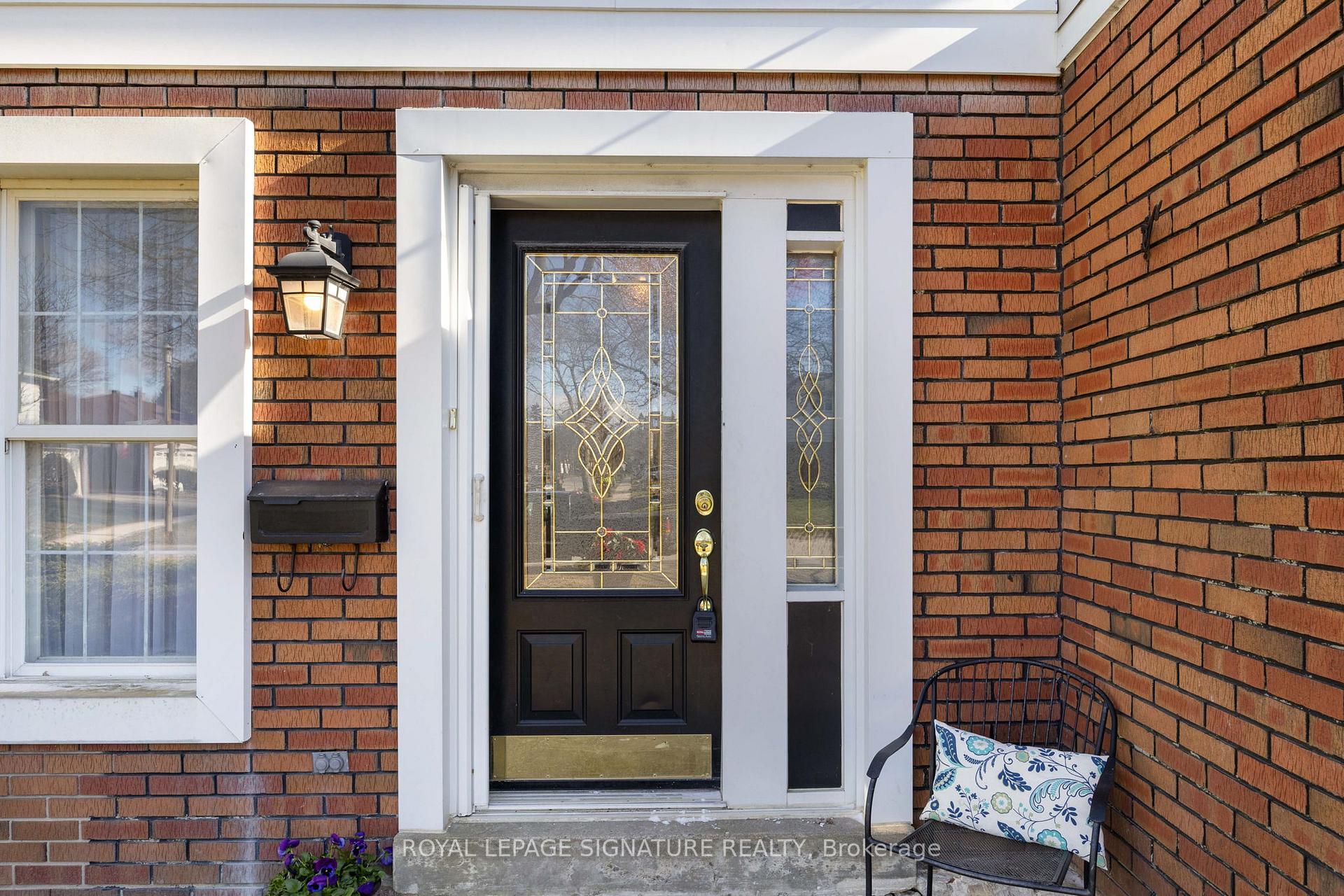 Photo 2 of 102 Rainier Square, Scarborough, L'Amoreaux — HOMEH