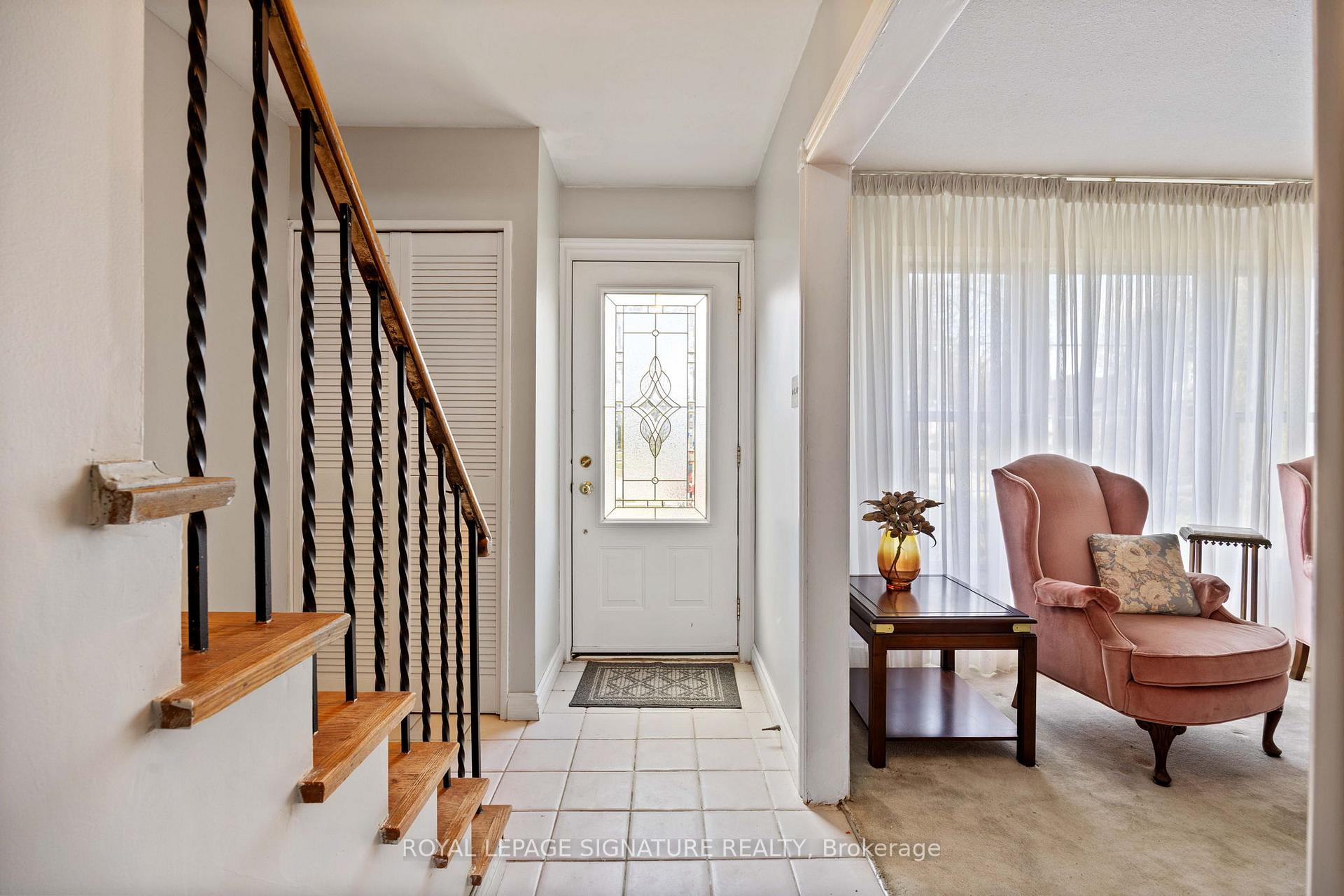 Photo 3 of 102 Rainier Square, Scarborough, L'Amoreaux — HOMEH
