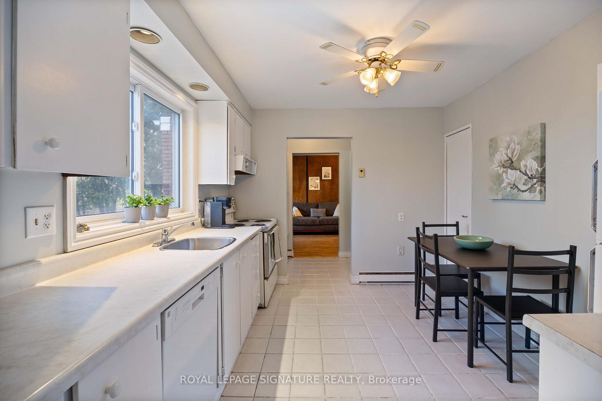 Photo 11 of 102 Rainier Square, Scarborough, L'Amoreaux — HOMEH