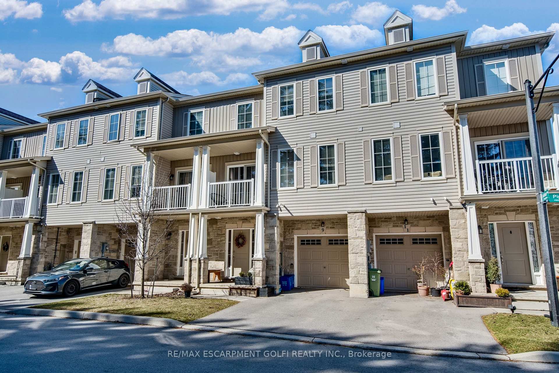 Photo 3 of 9 Pipe Avenue, Hamilton, Ancaster — HOMEH