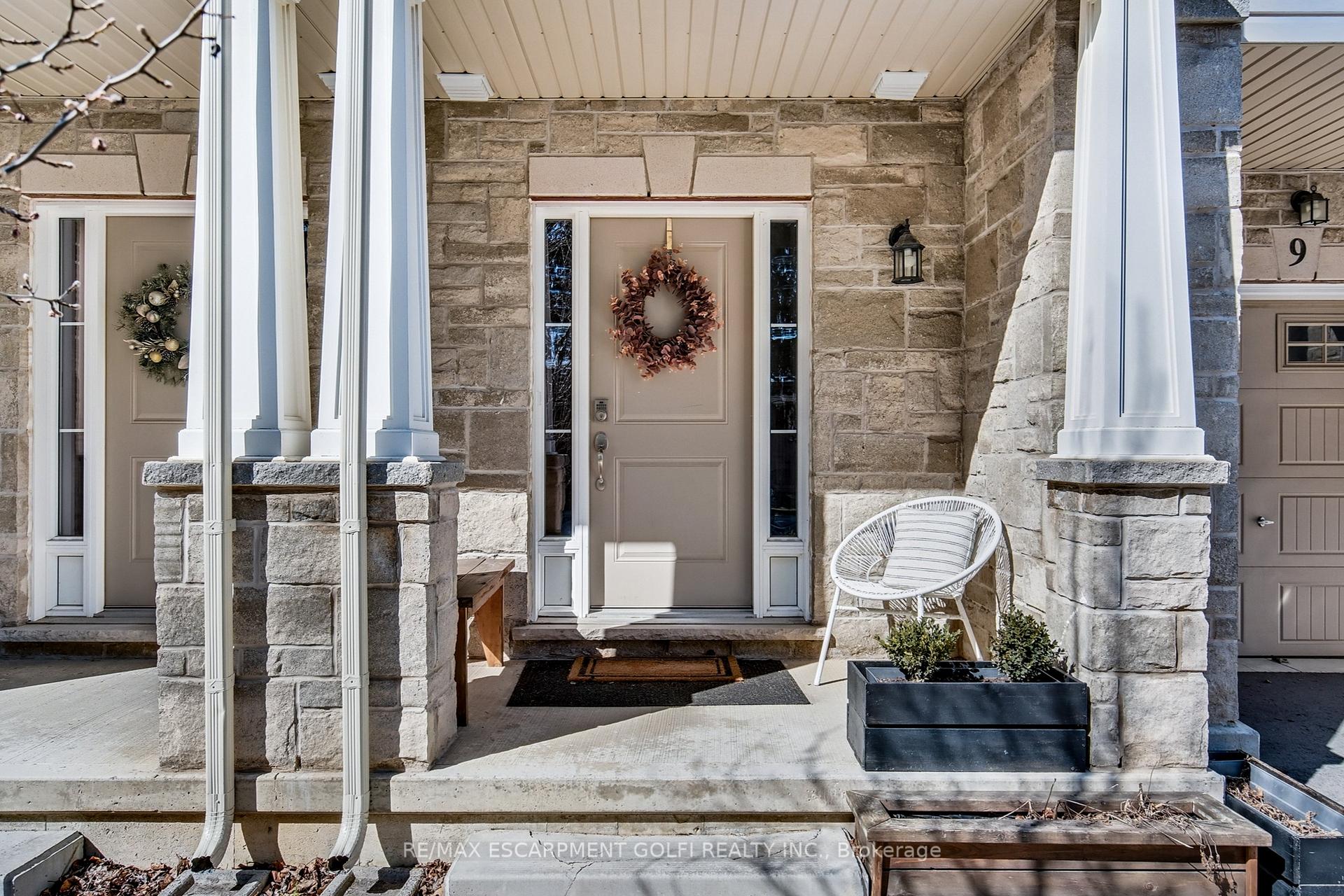 Photo 4 of 9 Pipe Avenue, Hamilton, Ancaster — HOMEH