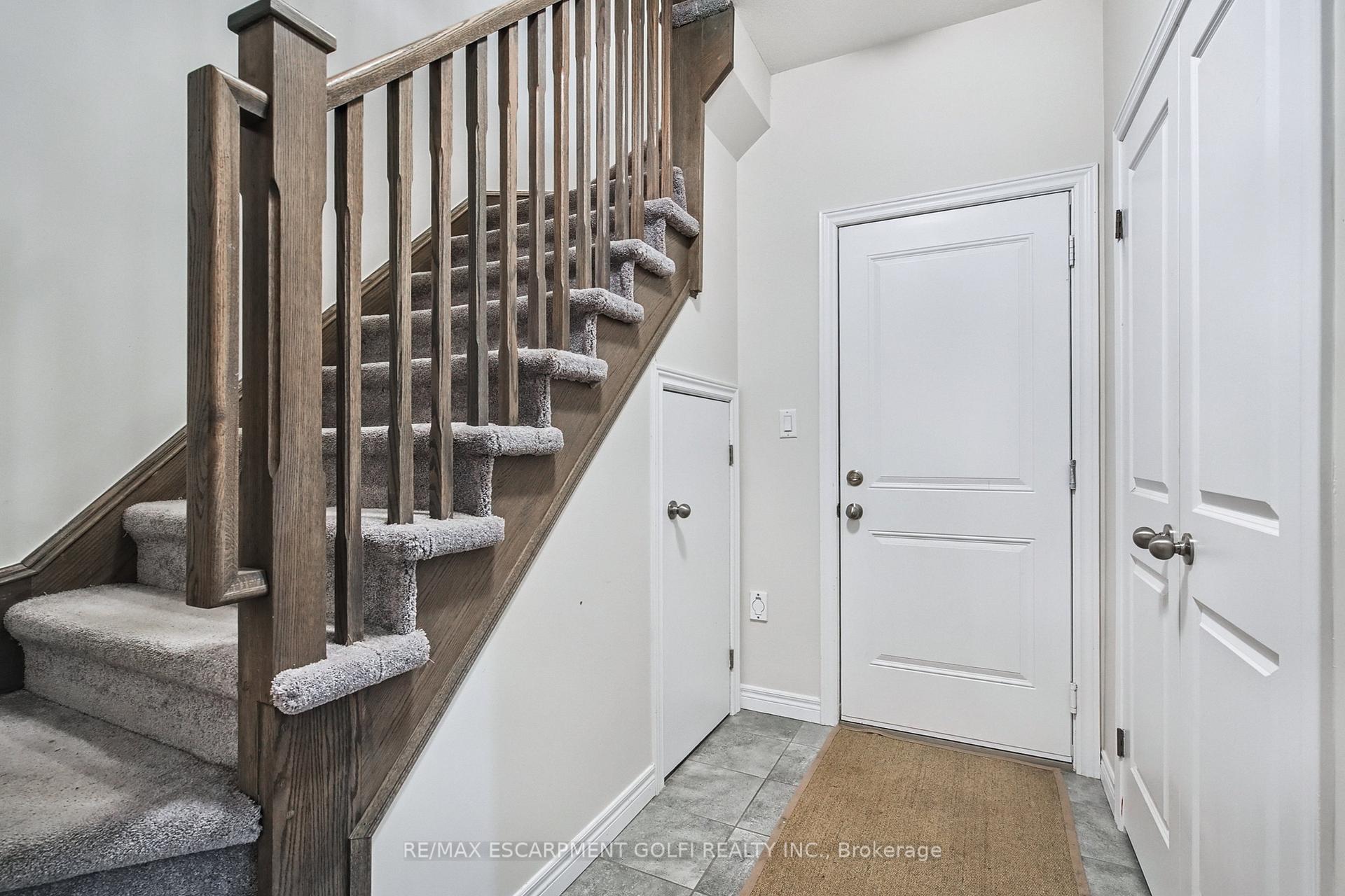 Photo 7 of 9 Pipe Avenue, Hamilton, Ancaster — HOMEH