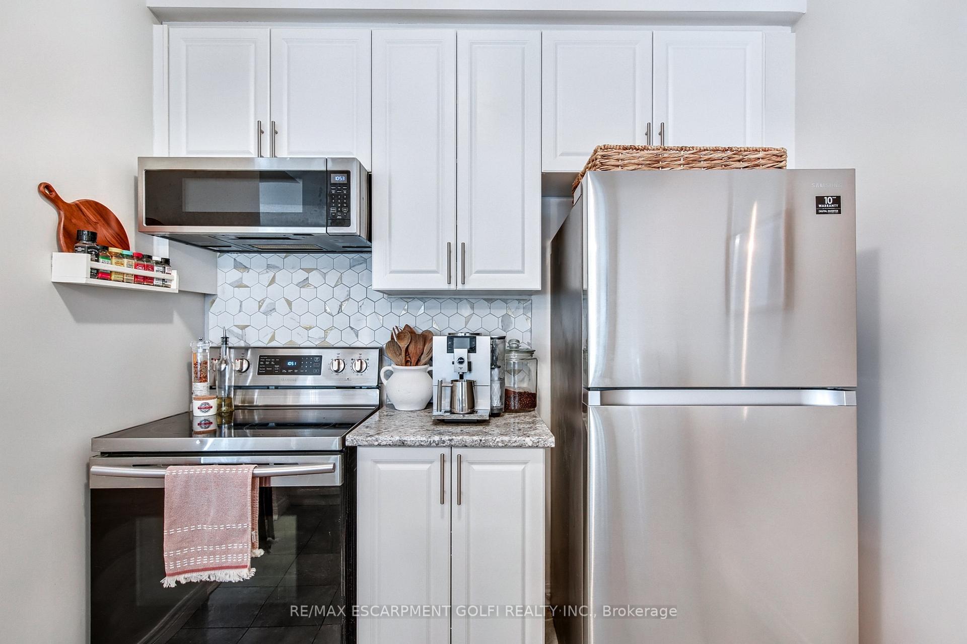 Photo 10 of 9 Pipe Avenue, Hamilton, Ancaster — HOMEH