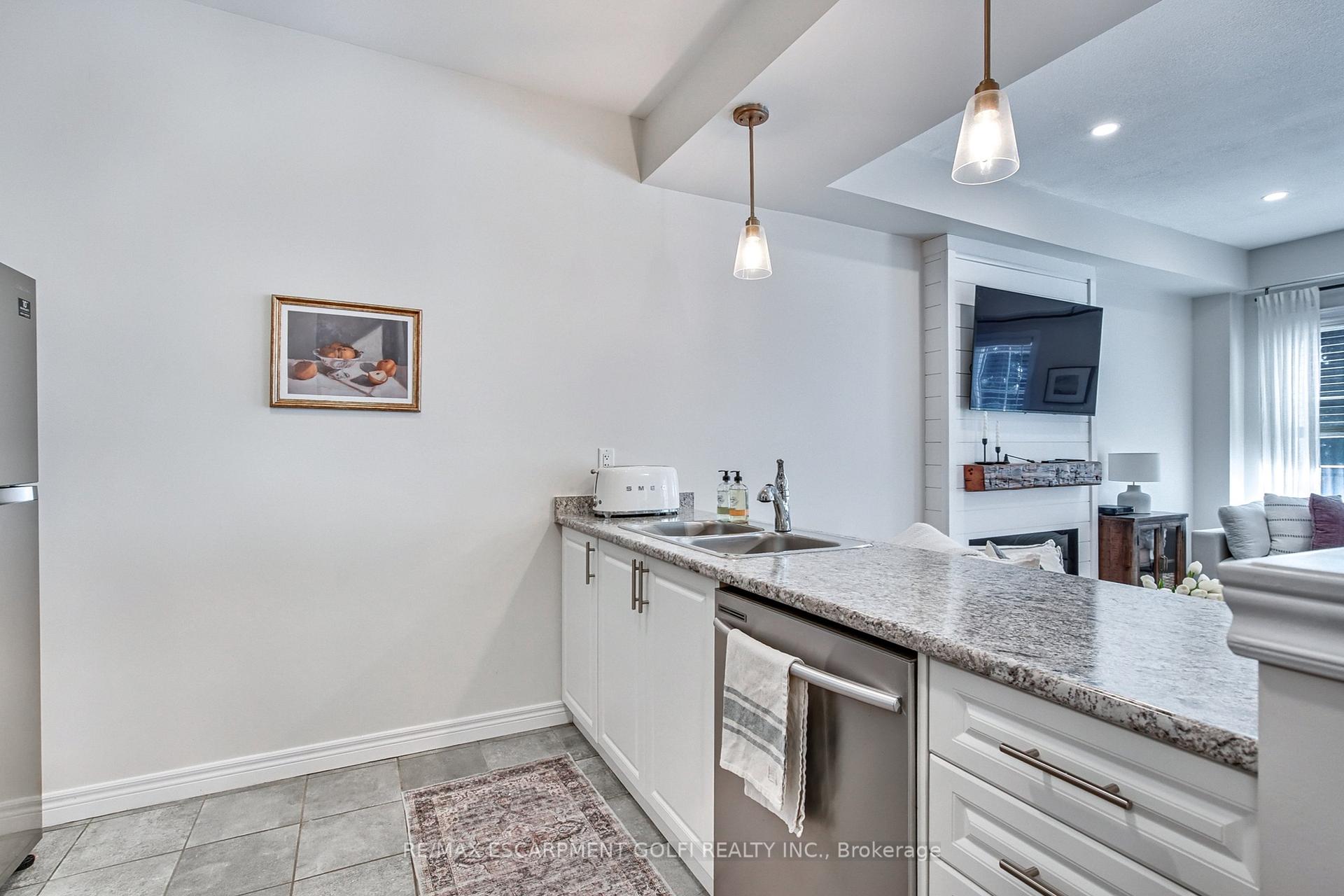 Photo 11 of 9 Pipe Avenue, Hamilton, Ancaster — HOMEH