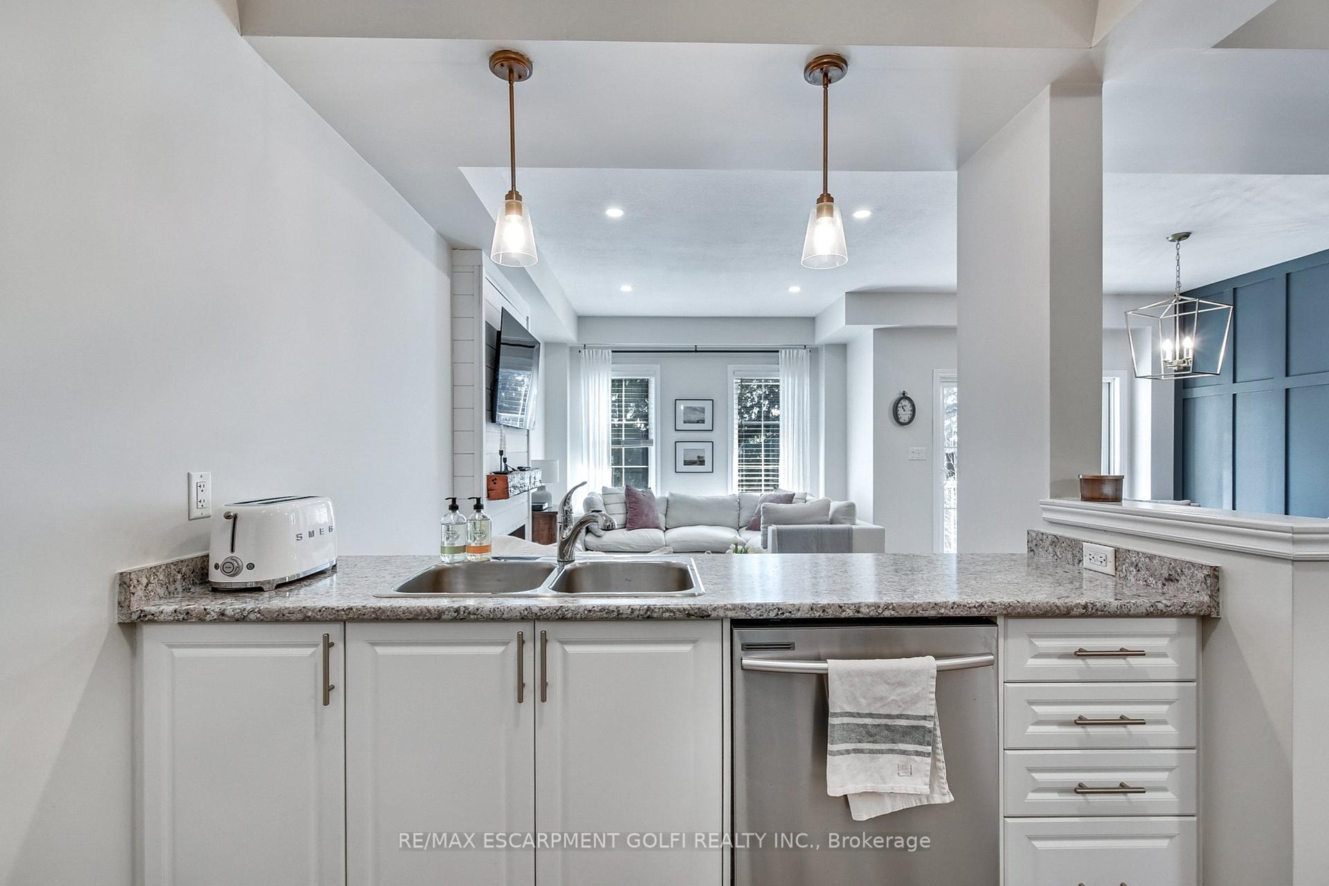 Photo 12 of 9 Pipe Avenue, Hamilton, Ancaster — HOMEH
