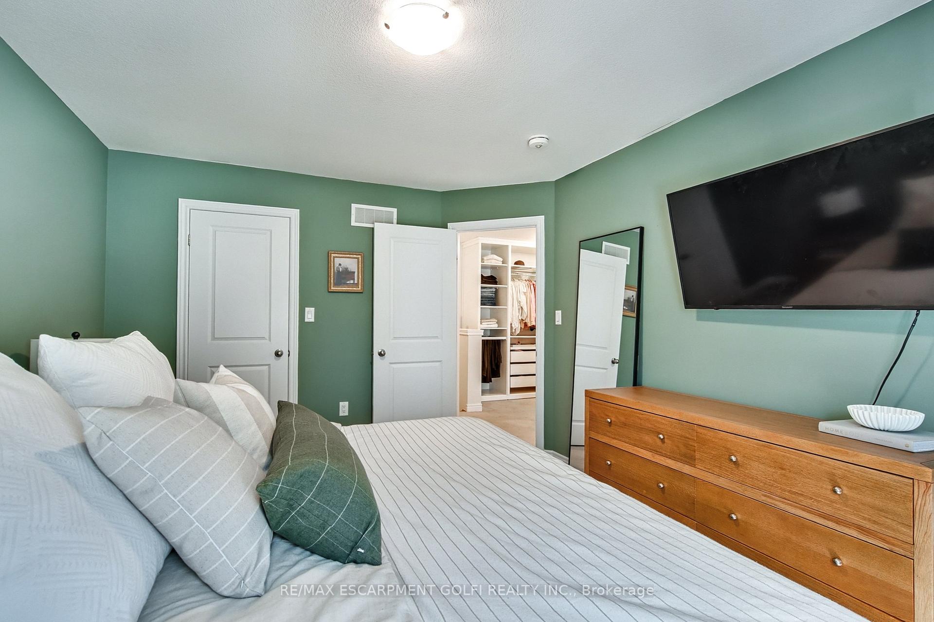 Photo 33 of 9 Pipe Avenue, Hamilton, Ancaster — HOMEH