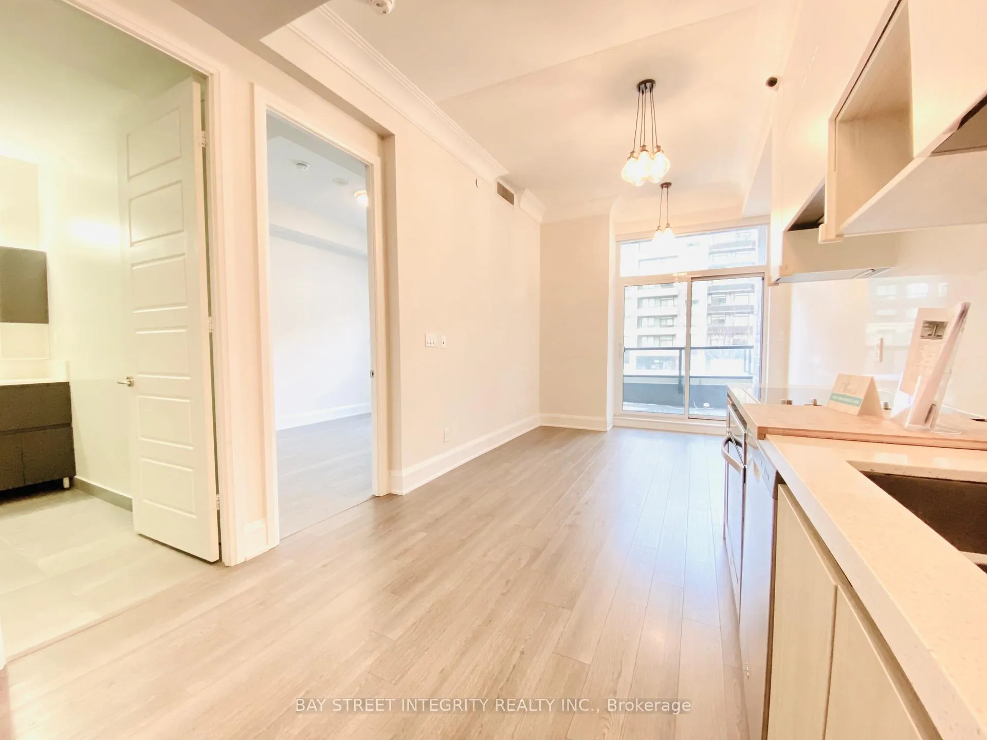 Photo 4 of Unit 232, 15 Water Walk Drive, Markham, Unionville — HOMEH