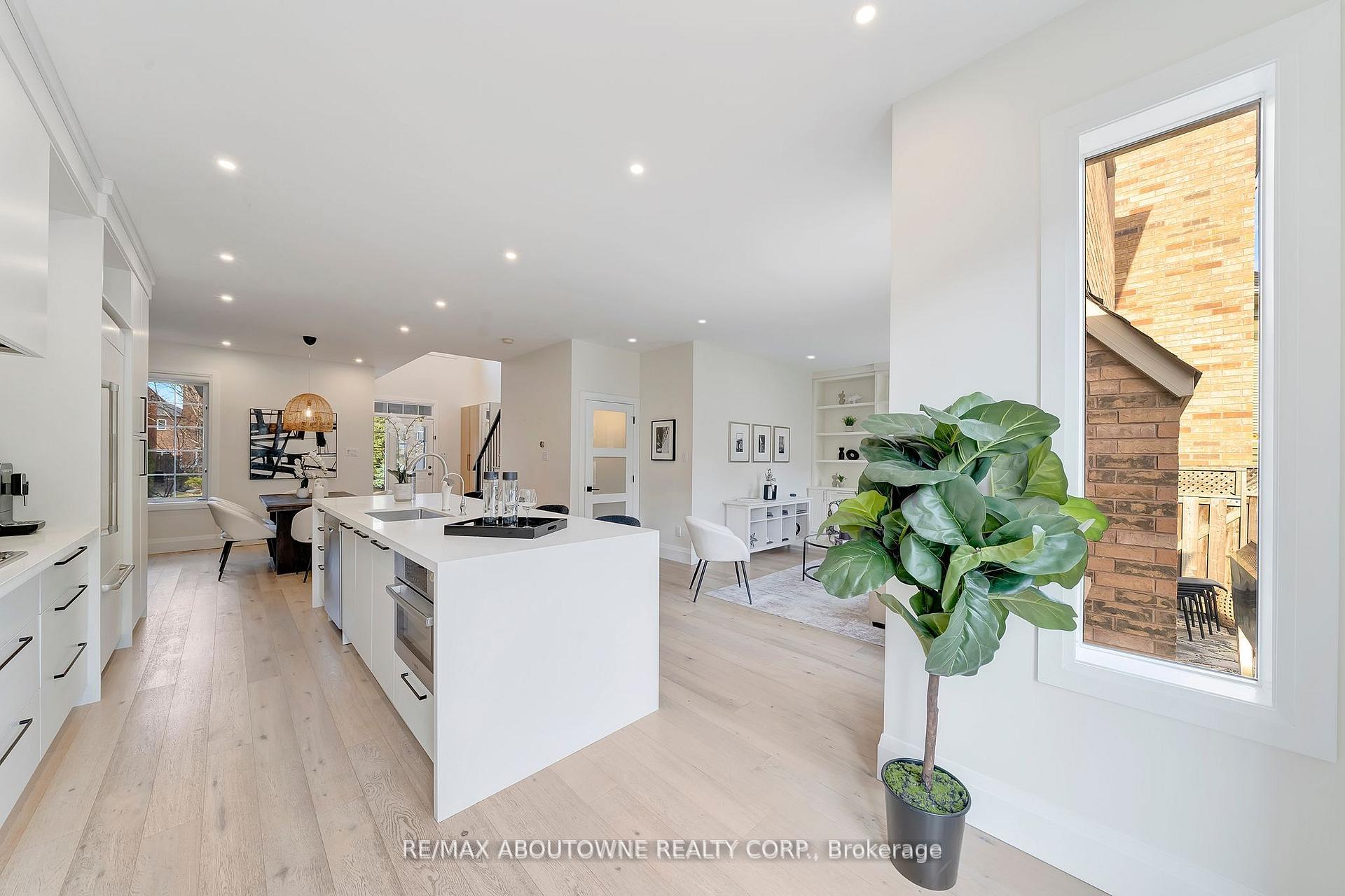 Photo 12 of 23 Timberland Drive, Vaughan, Vellore Village — HOMEH