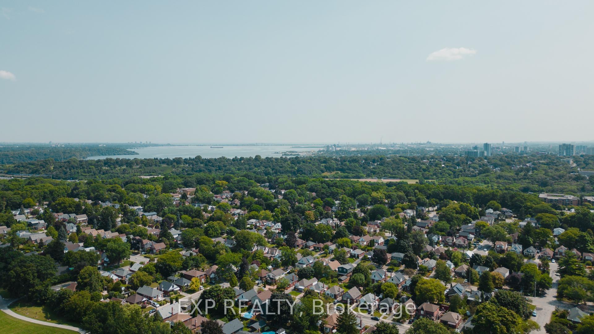 Photo 3 of 124 Bond Street N, Hamilton, Westdale — HOMEH
