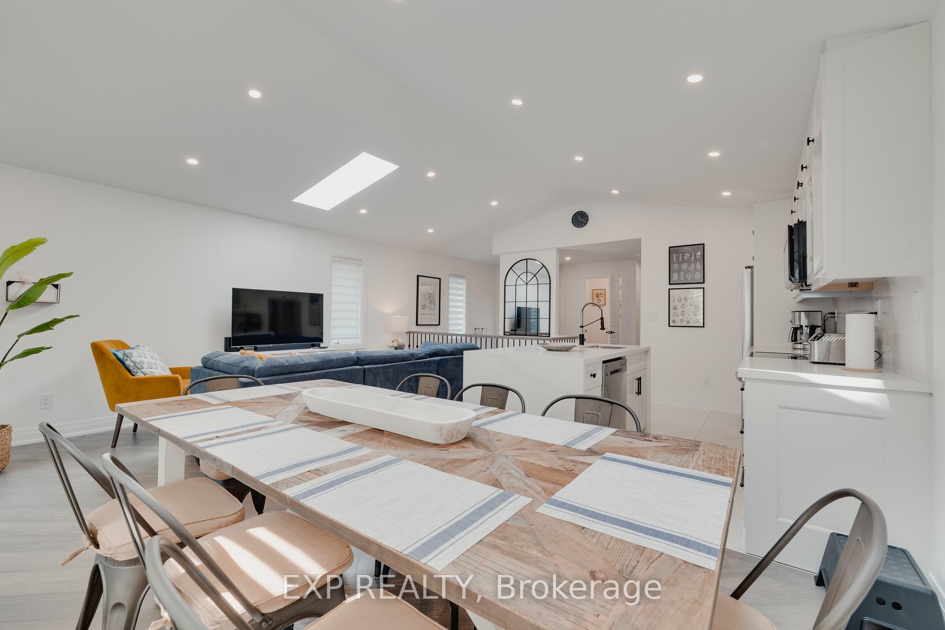 Photo 10 of 124 Bond Street N, Hamilton, Westdale — HOMEH