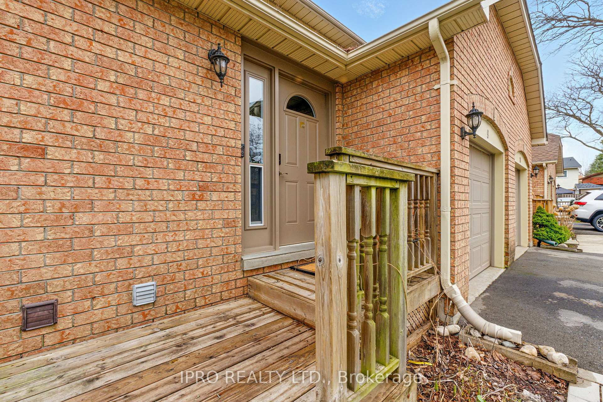 Photo 3 of Unit 9, 79 Braeheid Avenue, Hamilton, Waterdown — HOMEH