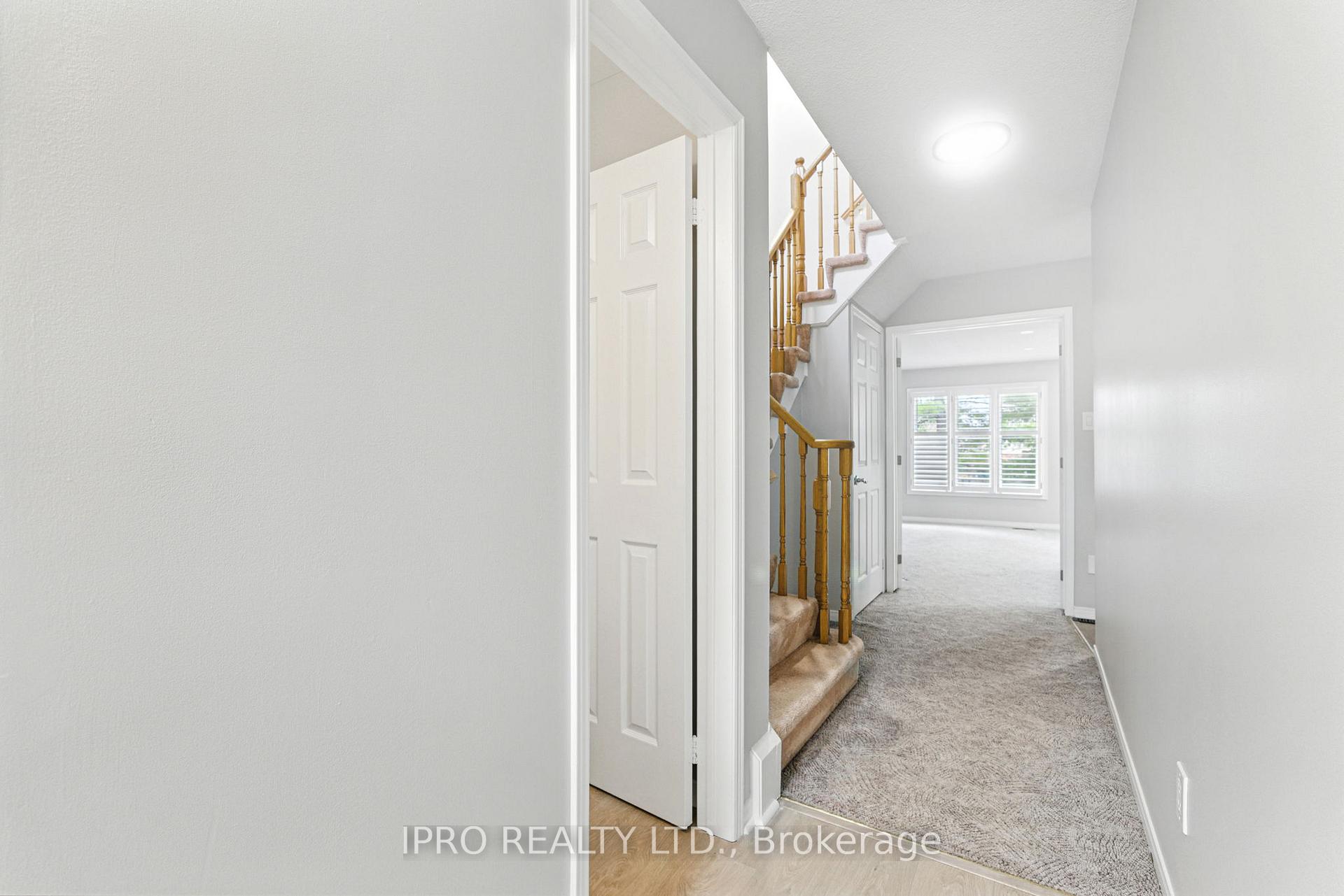 Photo 5 of Unit 9, 79 Braeheid Avenue, Hamilton, Waterdown — HOMEH