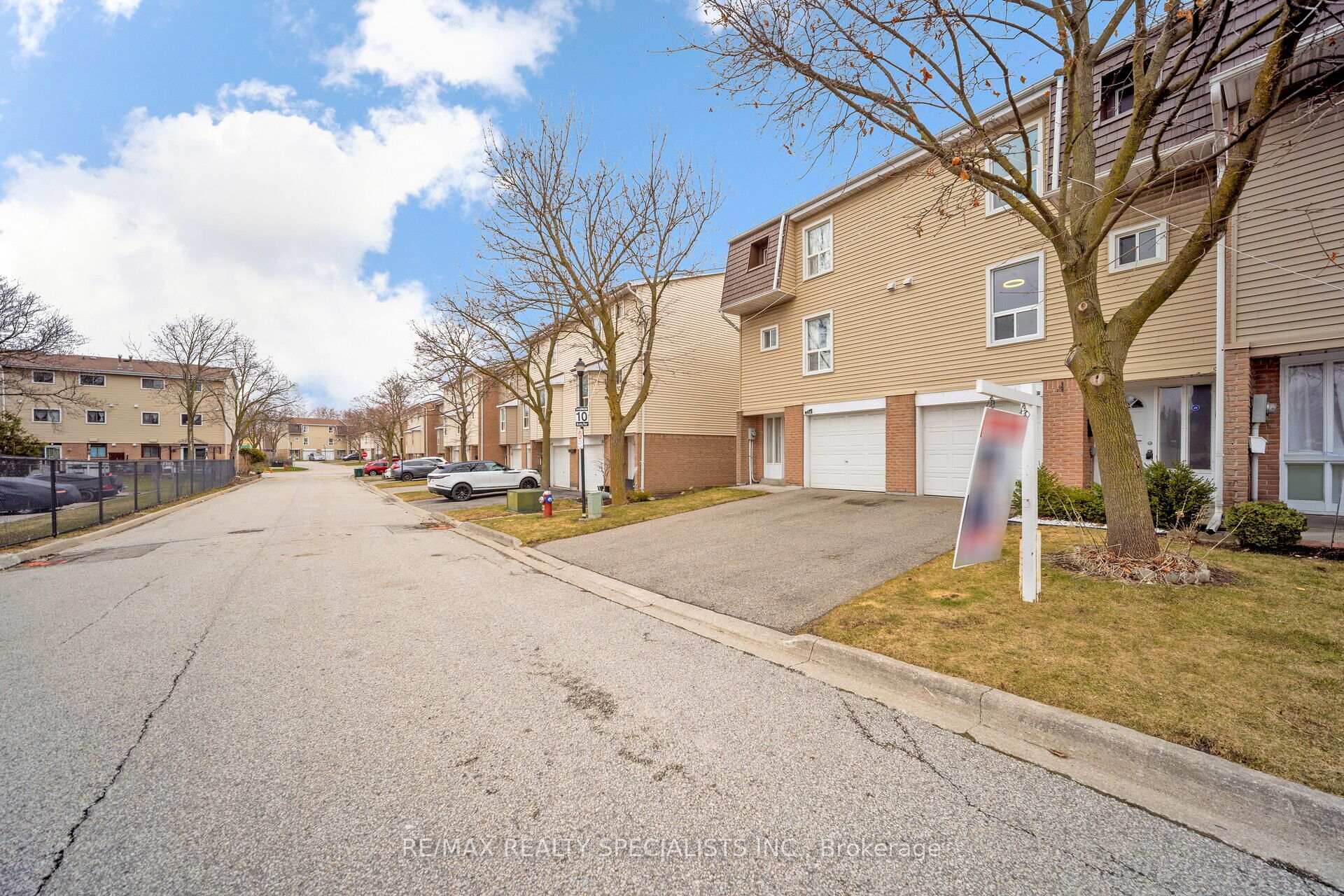 Photo 2 of 153 Enderby Crescent, Brampton, Bramalea Road South Gateway — HOMEH