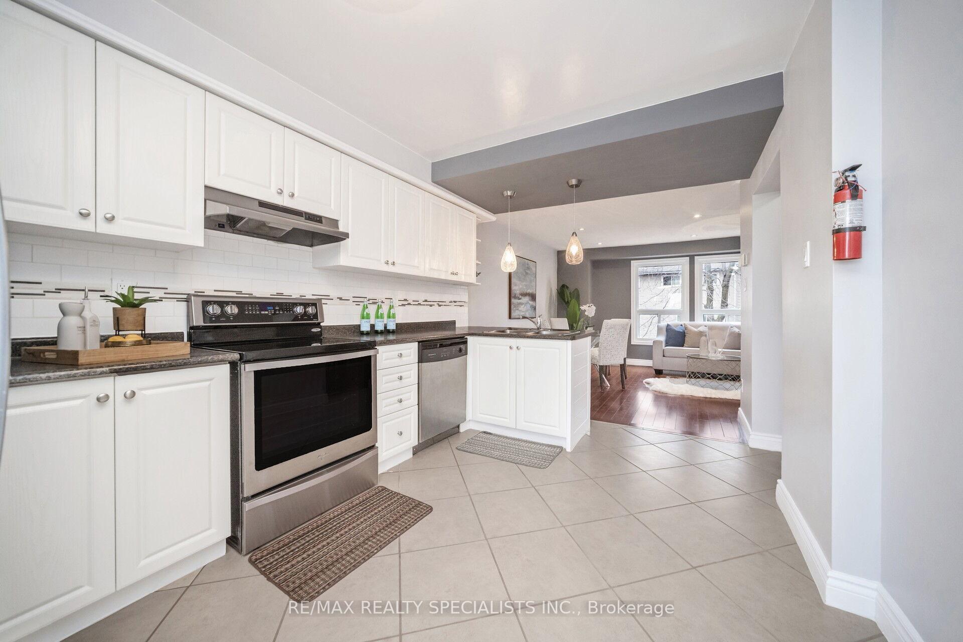Photo 17 of 153 Enderby Crescent, Brampton, Bramalea Road South Gateway — HOMEH