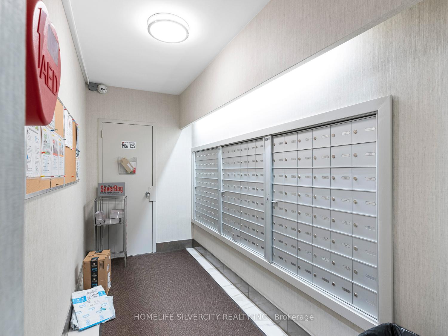 Photo 6 of Unit 708, 130 Neptune Drive, Toronto, Englemount-Lawrence — HOMEH