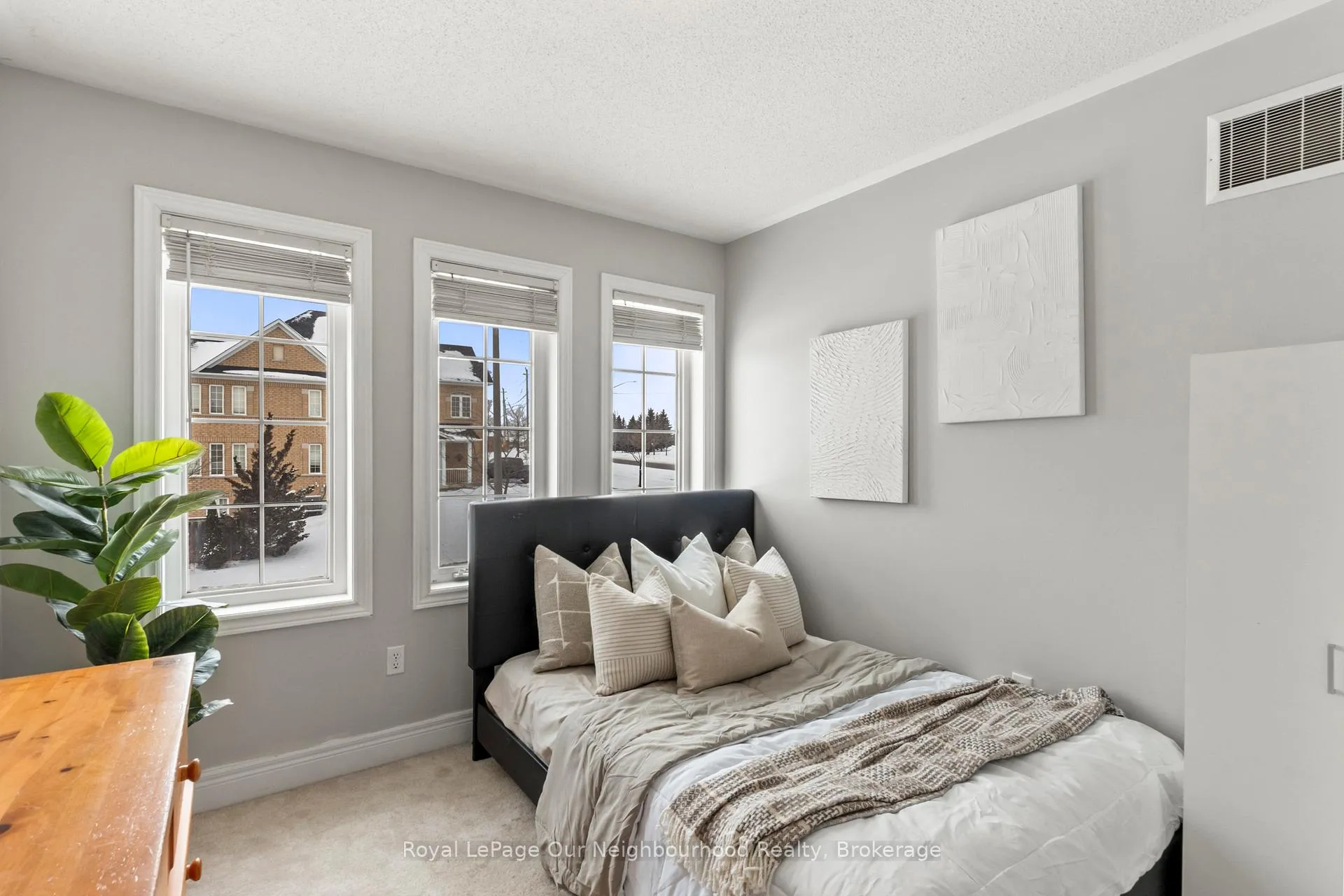 Photo 16 of 53 Kersey Crescent, Clarington, Courtice — HOMEH