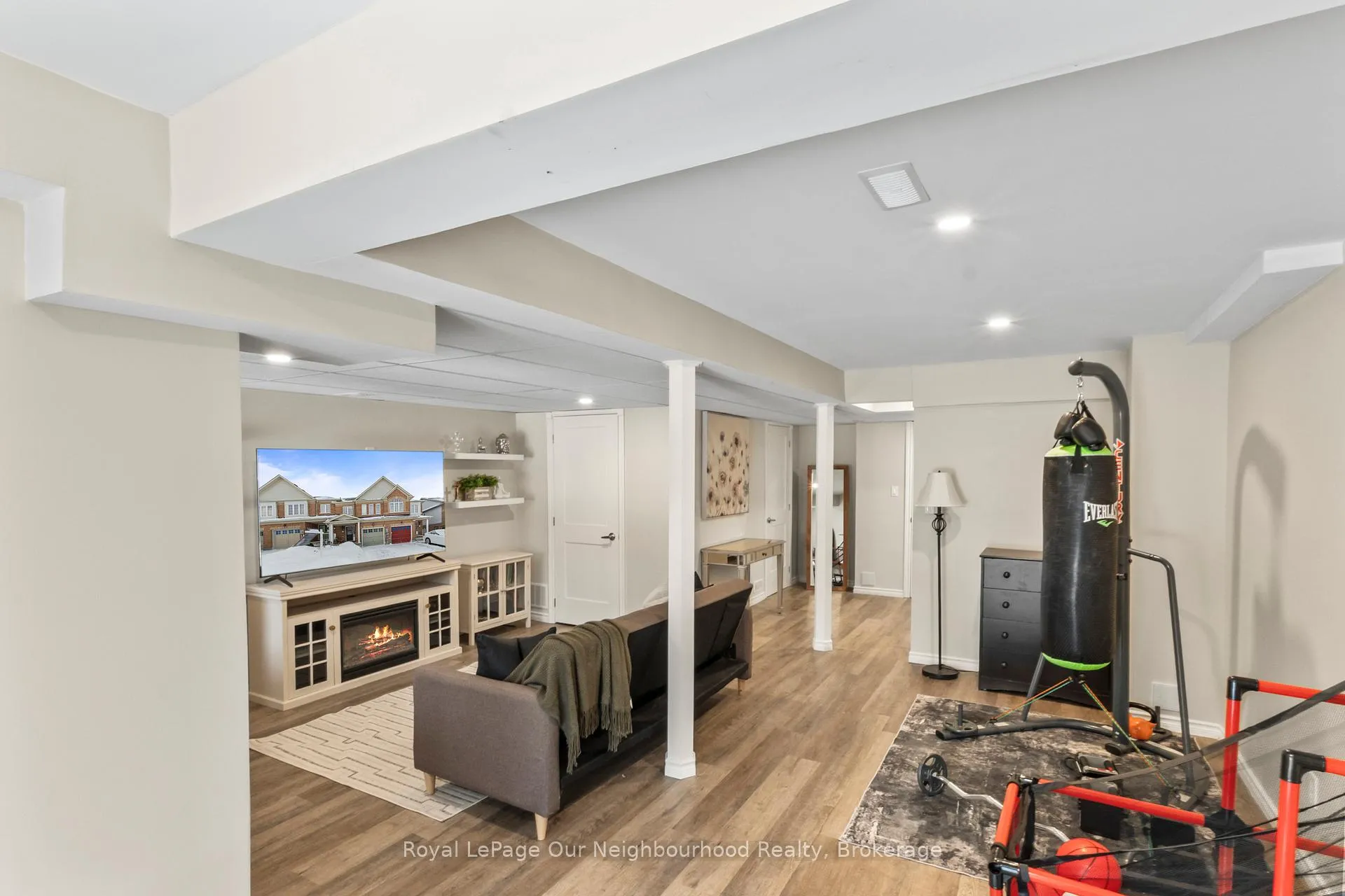 Photo 23 of 53 Kersey Crescent, Clarington, Courtice — HOMEH