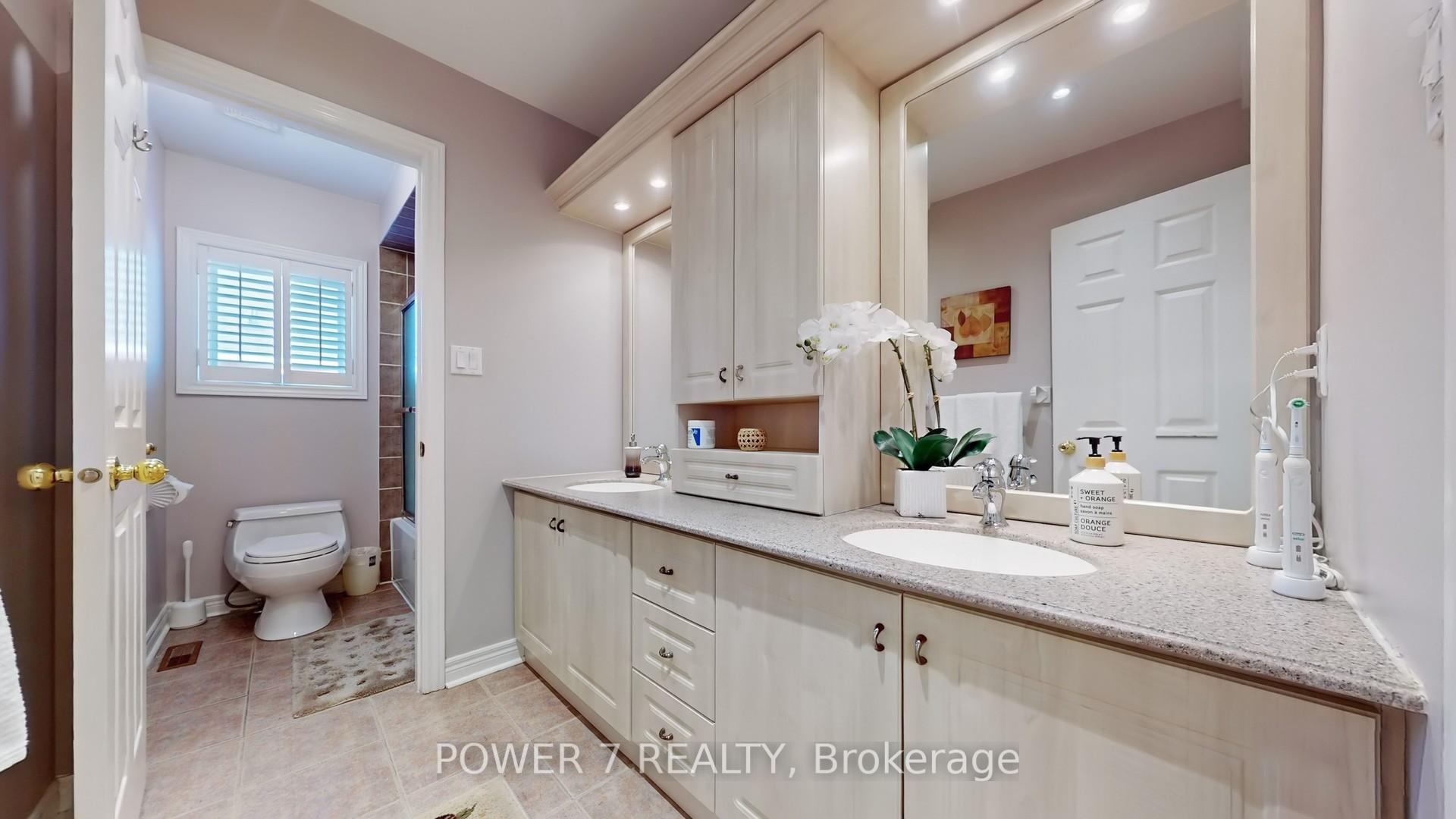 Photo 32 of 123 Macrill Road, Markham, Cachet — HOMEH