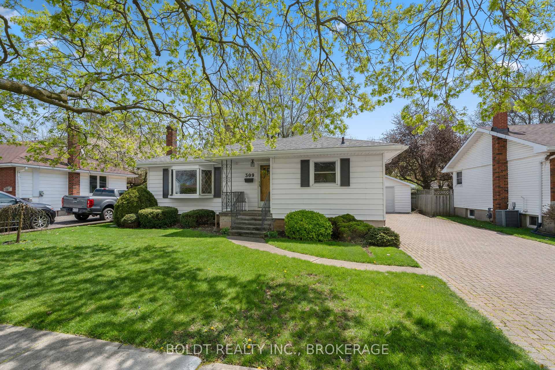 Photo 2 of 309 Pelham Road, St. Catharines, Rykert/Vansickle — HOMEH