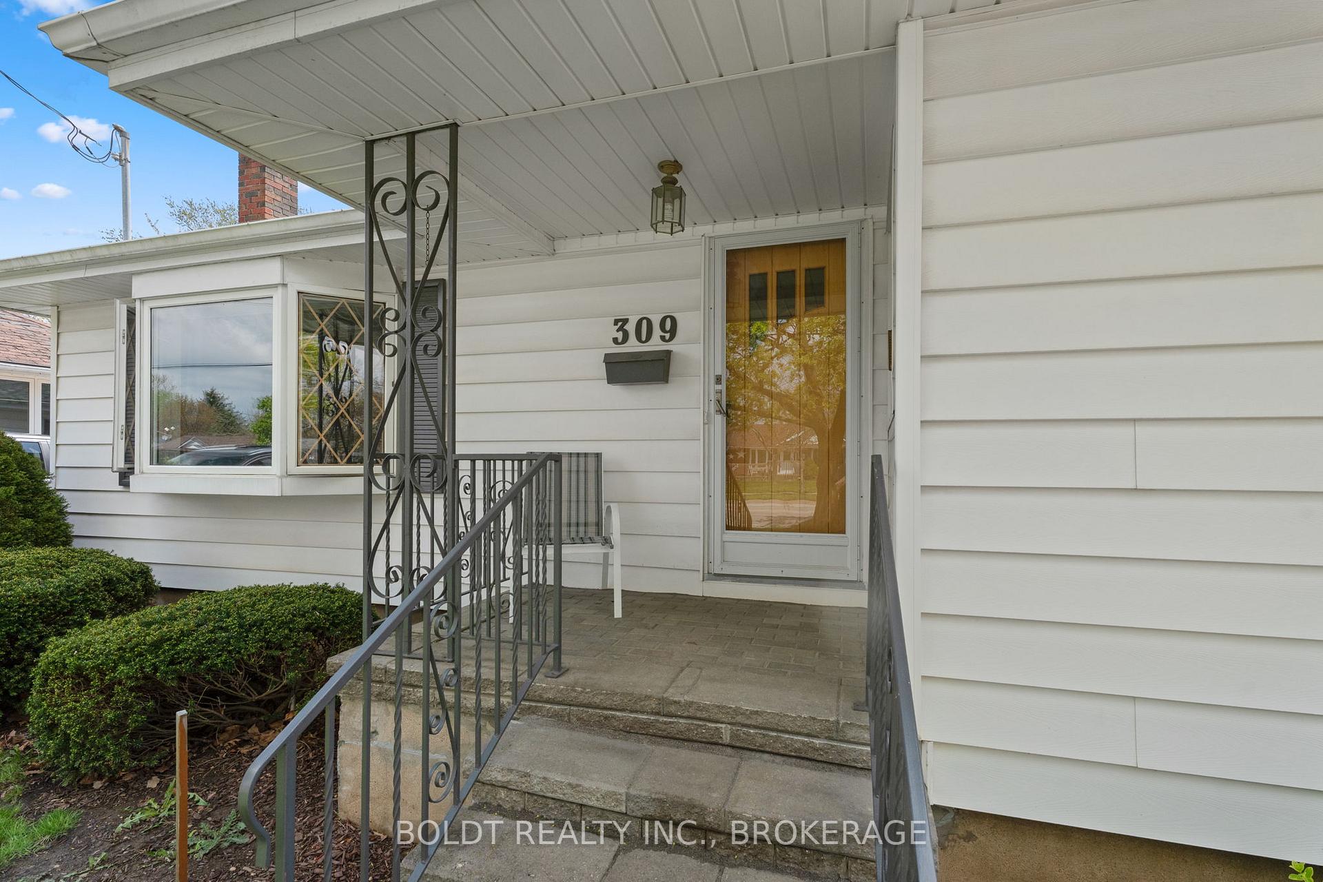 Photo 3 of 309 Pelham Road, St. Catharines, Rykert/Vansickle — HOMEH