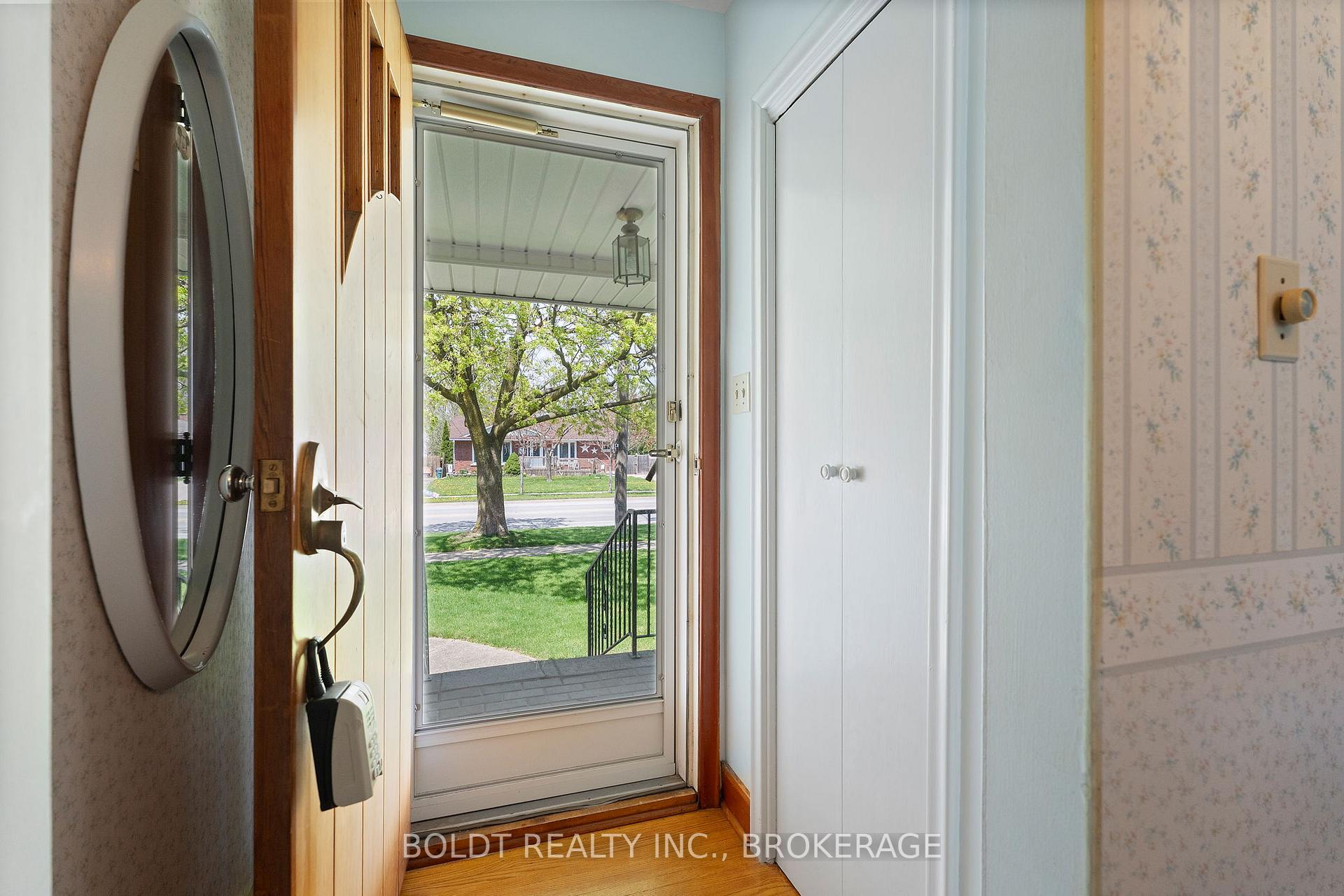 Photo 5 of 309 Pelham Road, St. Catharines, Rykert/Vansickle — HOMEH