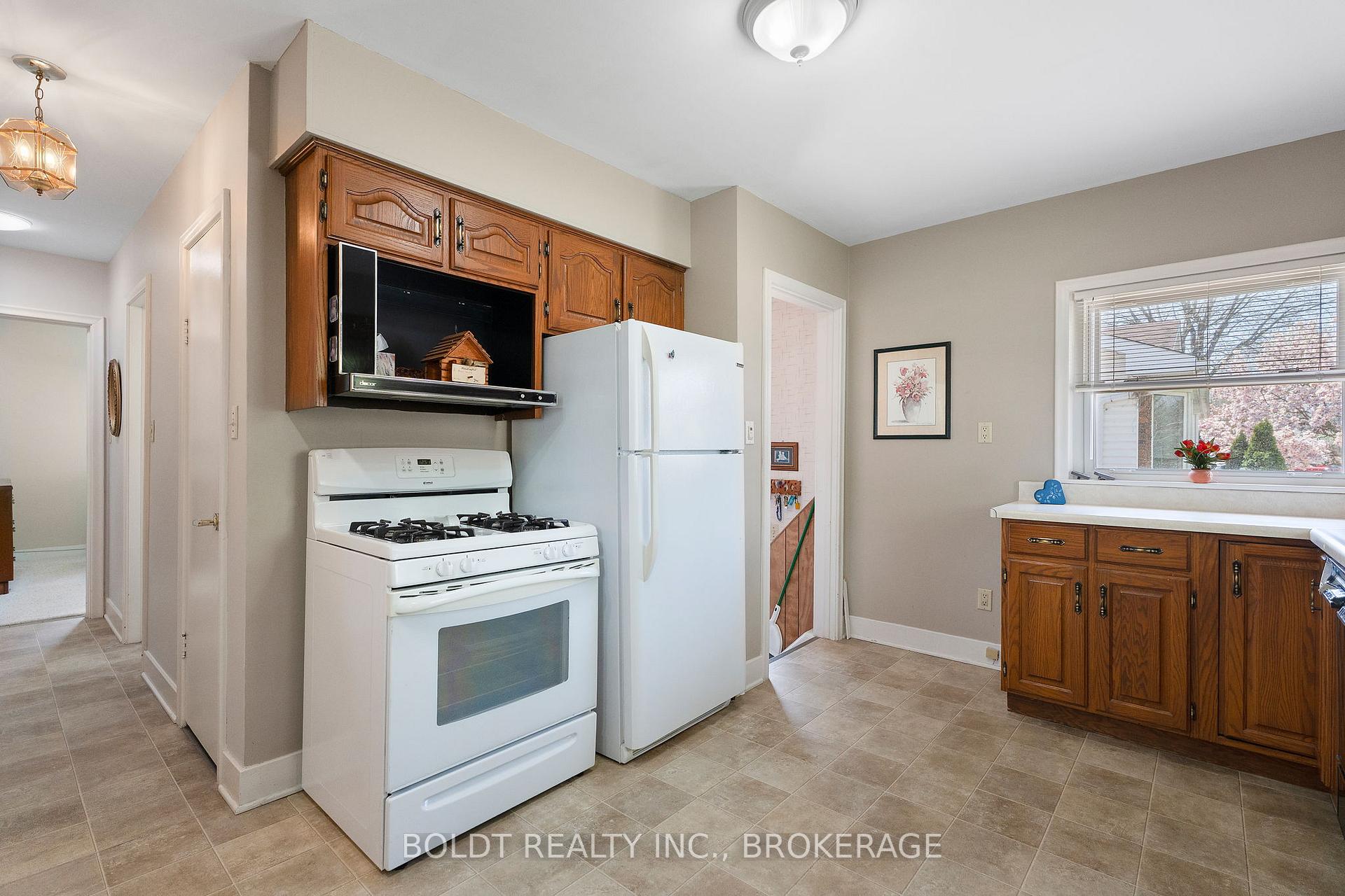 Photo 7 of 309 Pelham Road, St. Catharines, Rykert/Vansickle — HOMEH