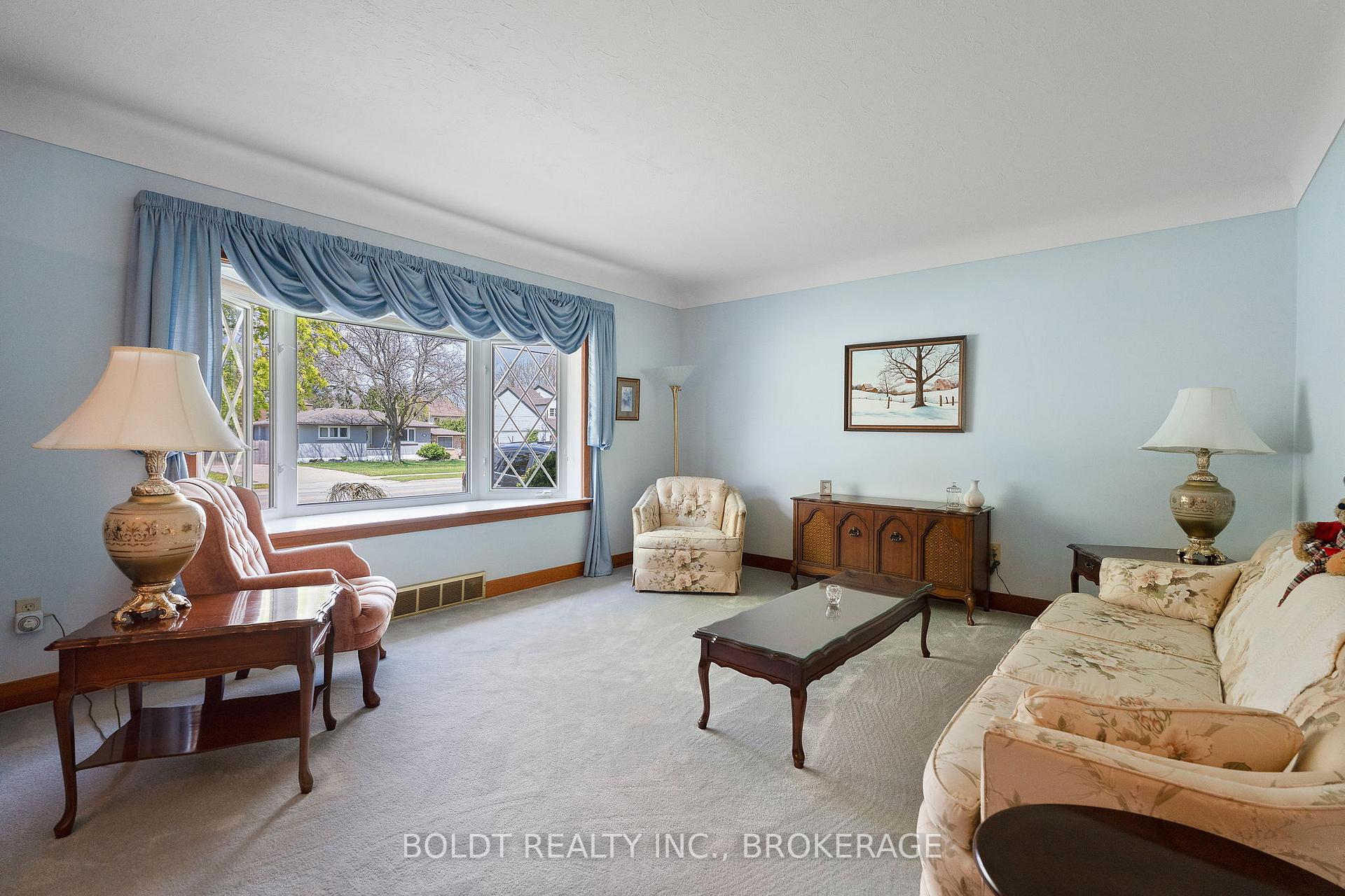 Photo 10 of 309 Pelham Road, St. Catharines, Rykert/Vansickle — HOMEH
