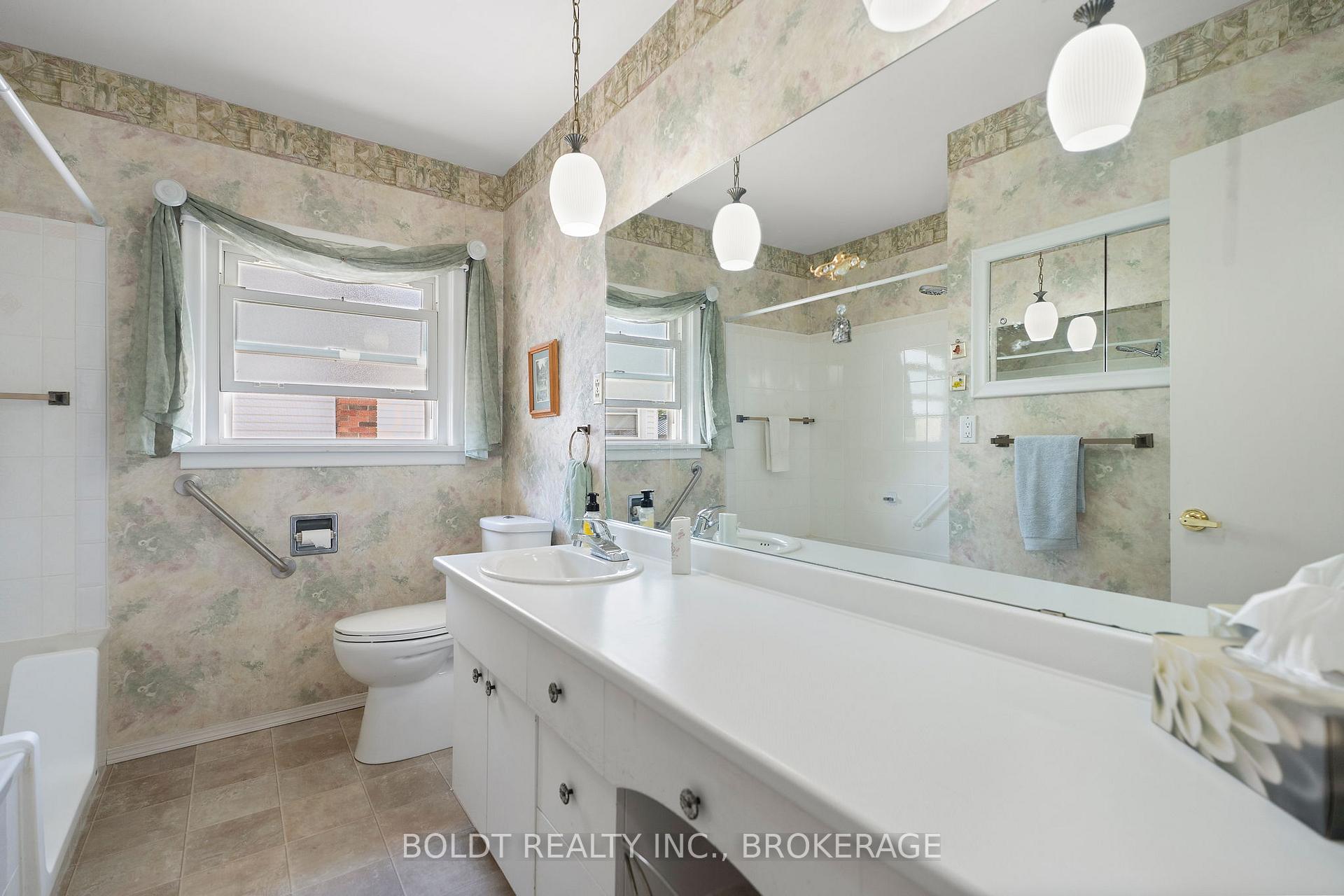 Photo 12 of 309 Pelham Road, St. Catharines, Rykert/Vansickle — HOMEH