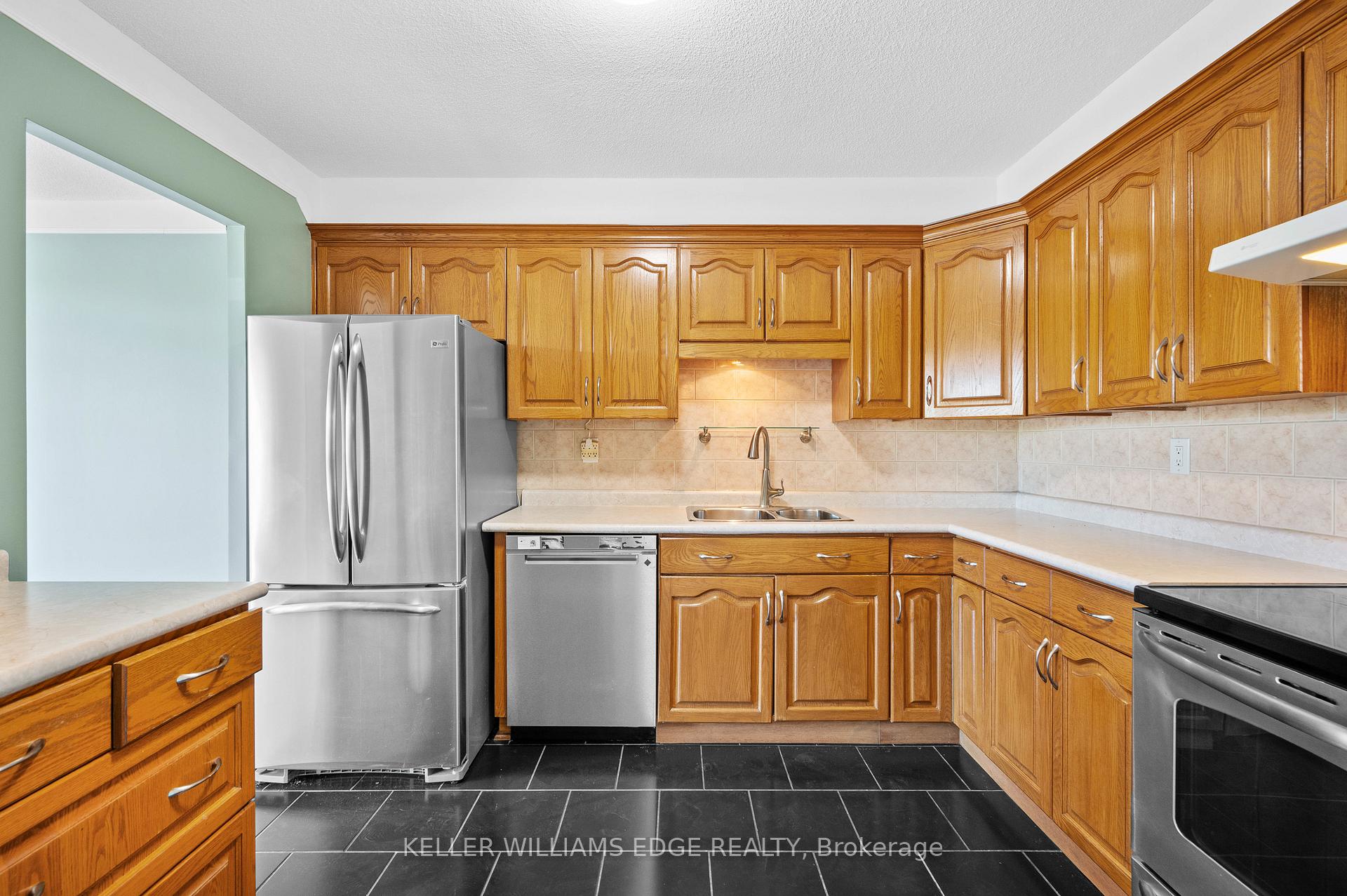 Photo 10 of Unit 404, 301 Frances Avenue, Hamilton, Stoney Creek — HOMEH