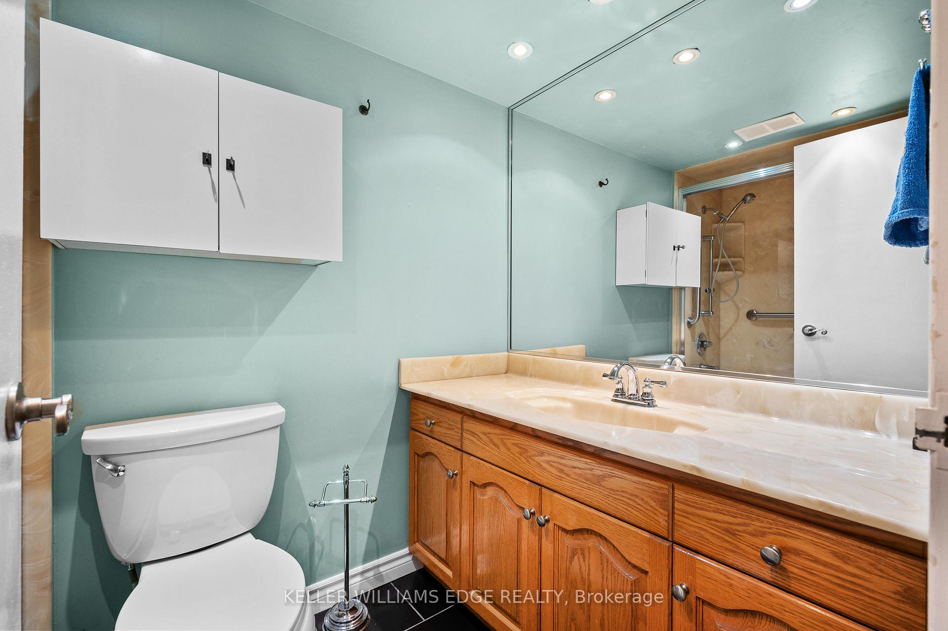 Photo 20 of Unit 404, 301 Frances Avenue, Hamilton, Stoney Creek — HOMEH