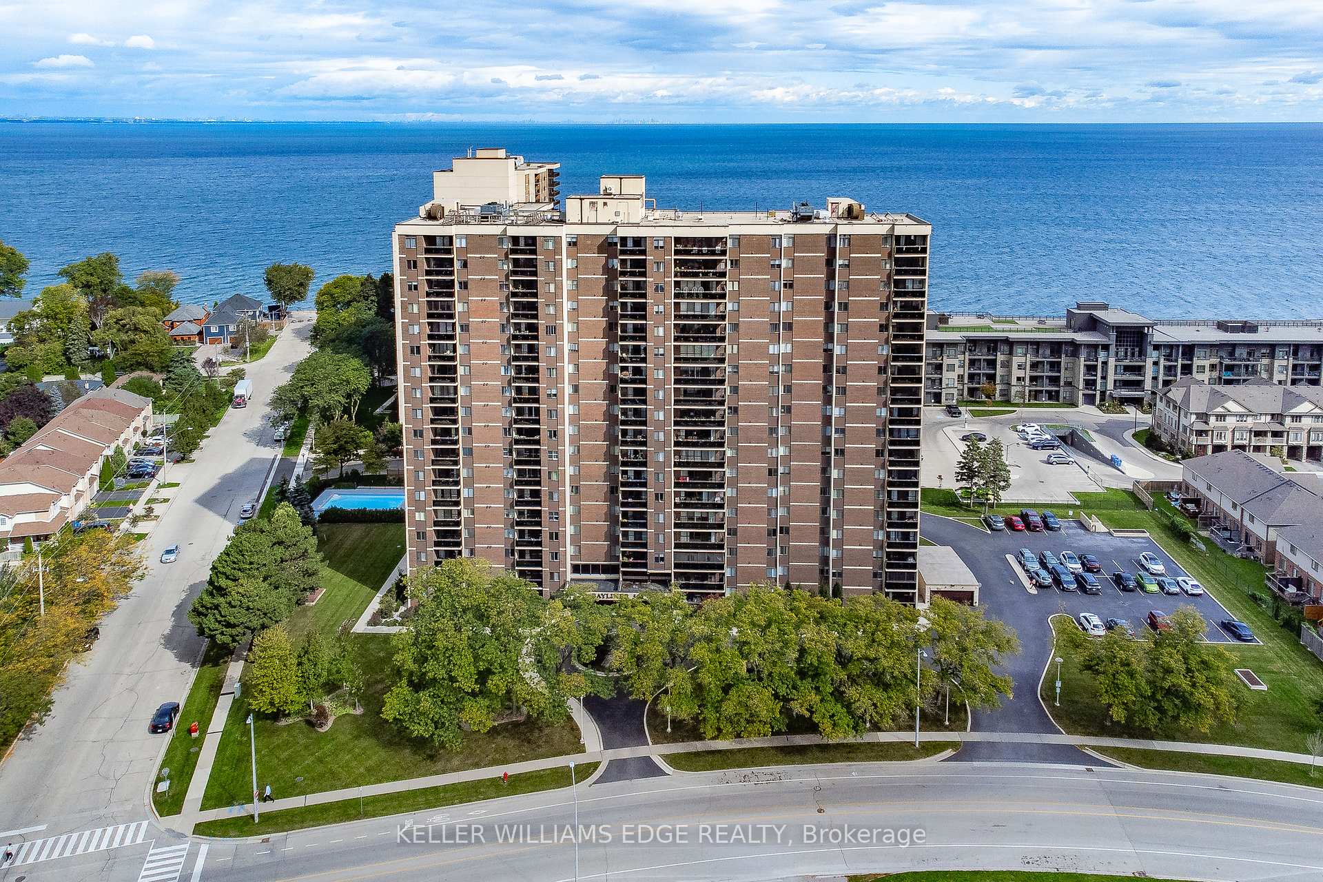 Photo 2 of Unit 404, 301 Frances Avenue, Hamilton, Stoney Creek — HOMEH