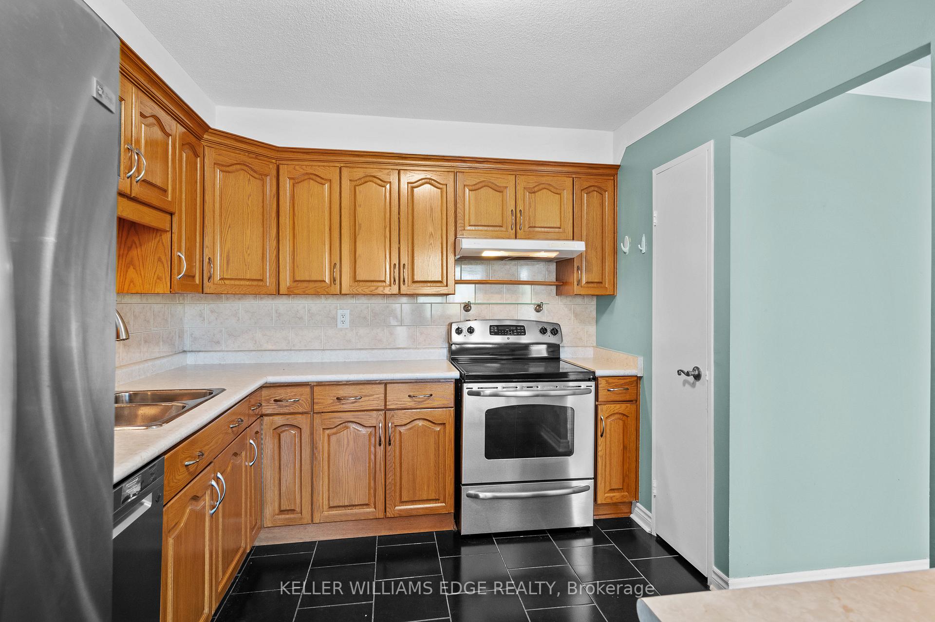 Photo 28 of Unit 404, 301 Frances Avenue, Hamilton, Stoney Creek — HOMEH