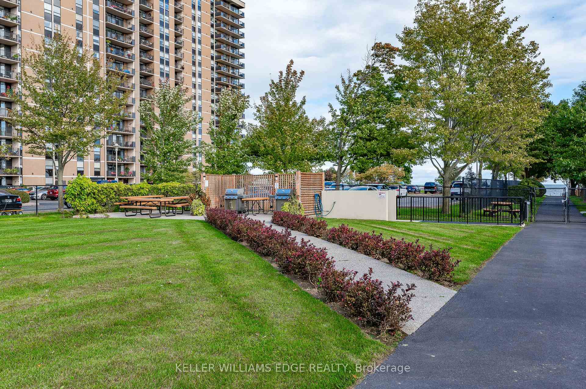 Photo 49 of Unit 404, 301 Frances Avenue, Hamilton, Stoney Creek — HOMEH