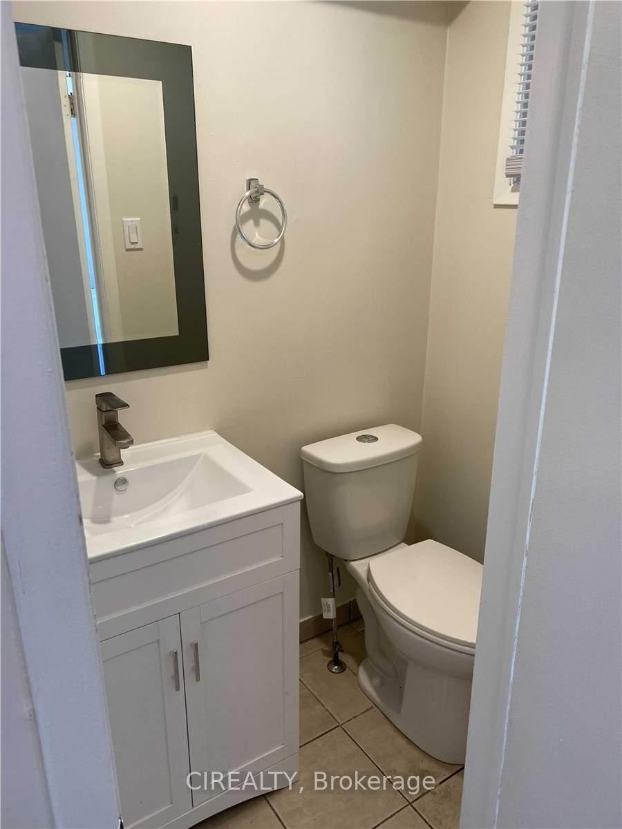 Photo 11 of 143 Burns Circle, Barrie, Letitia Heights — HOMEH