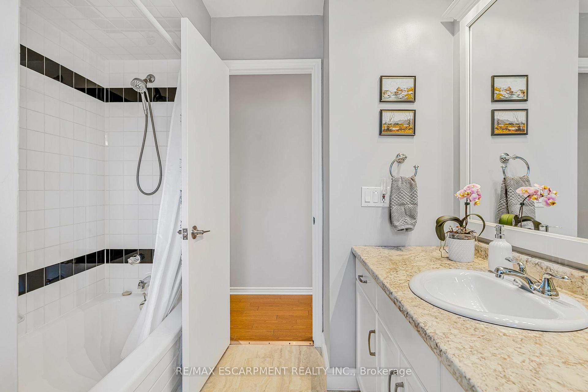 Photo 16 of 3954 Old Orchard Way, Lincoln, Lincoln-Jordan/Vineland — HOMEH